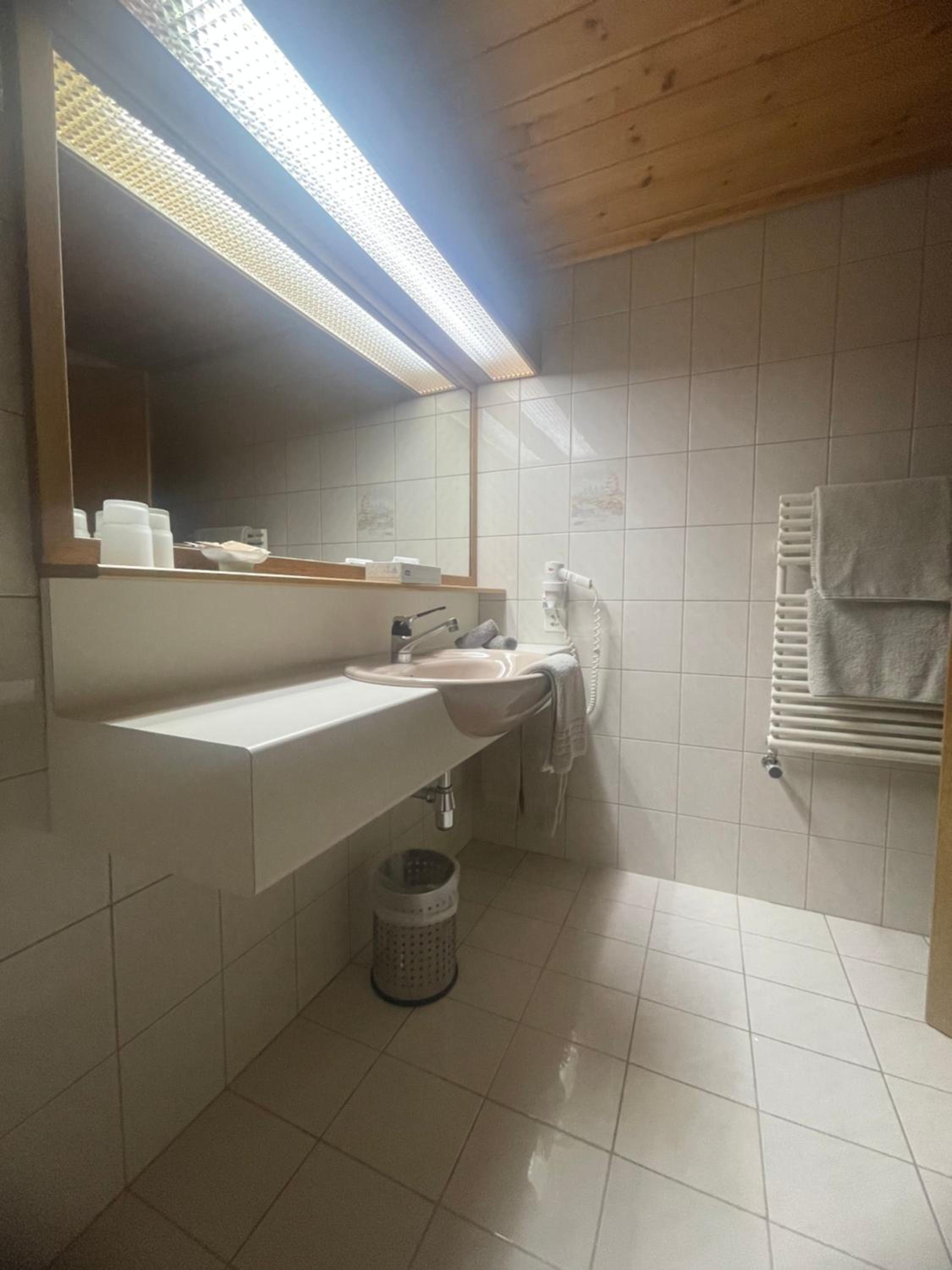 Budget Double Room - Photo 4