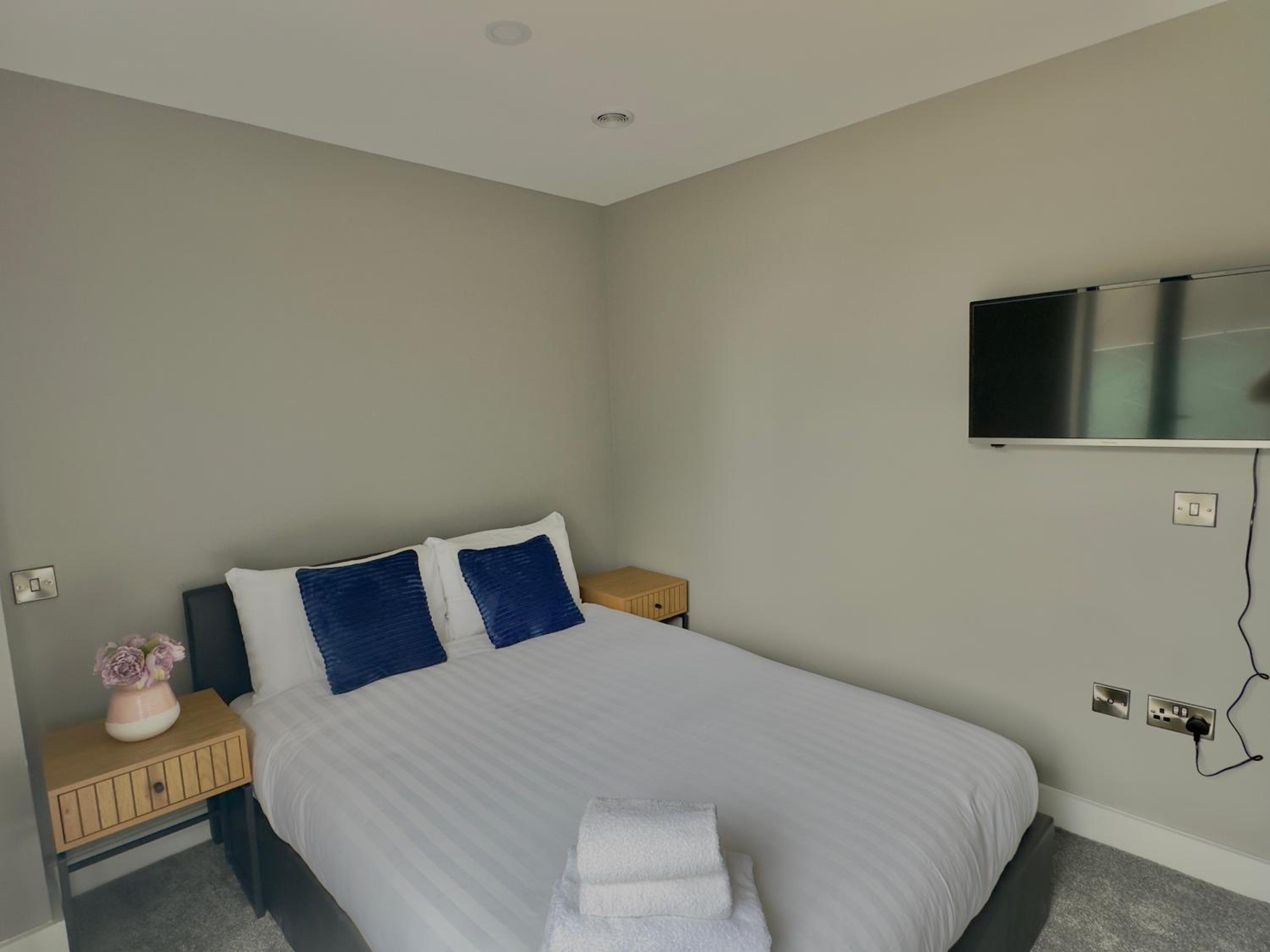 Two-Bedroom Apartment - Photo 4