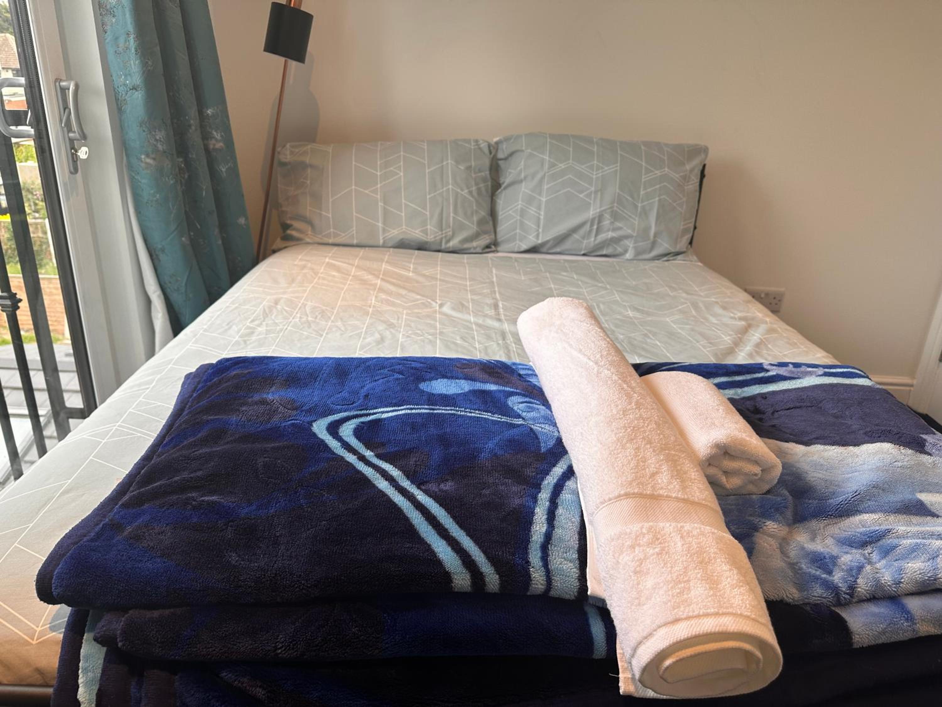 Double Room with Shared Bathroom photo 2