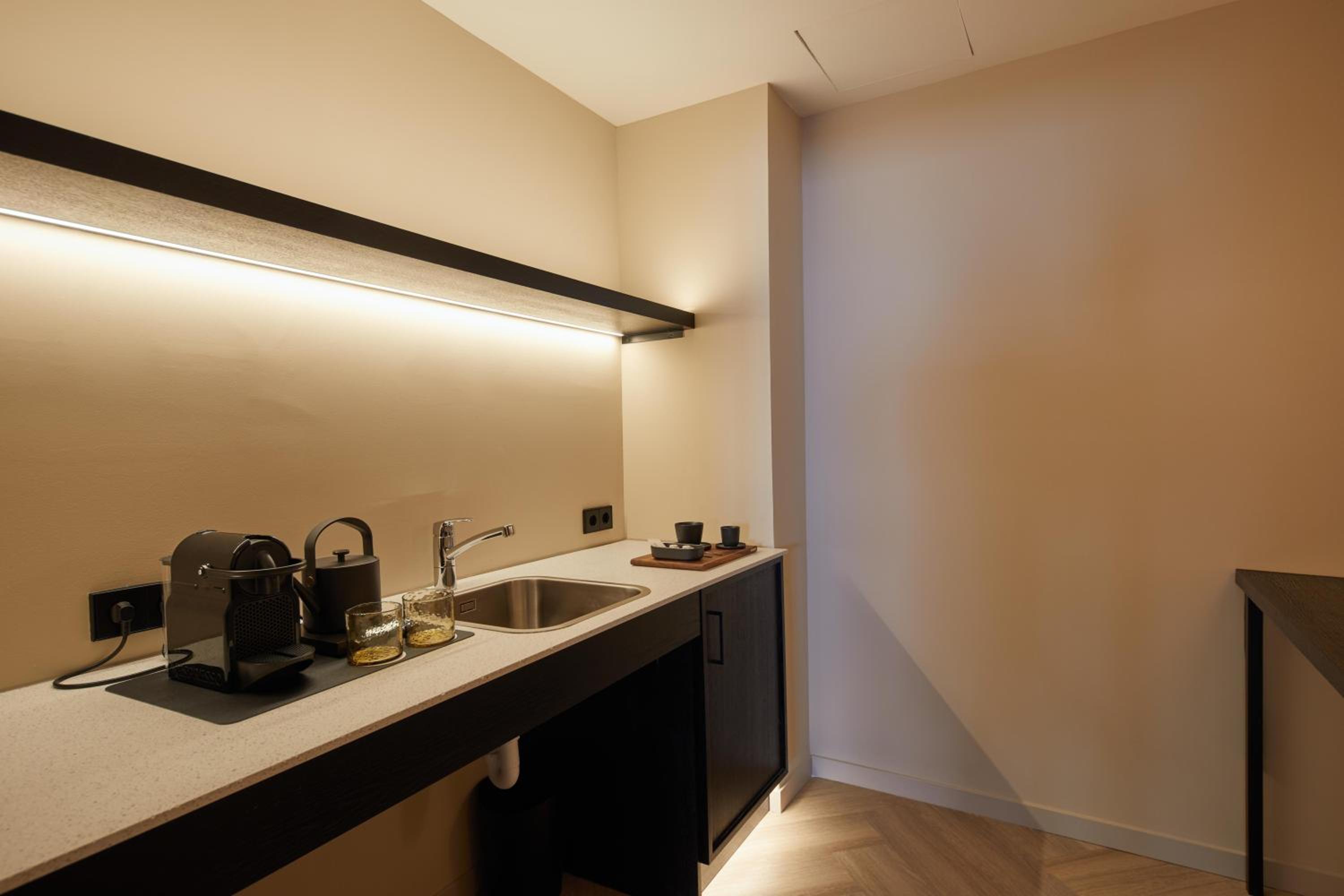 Suite with Terrace thumbnail 6