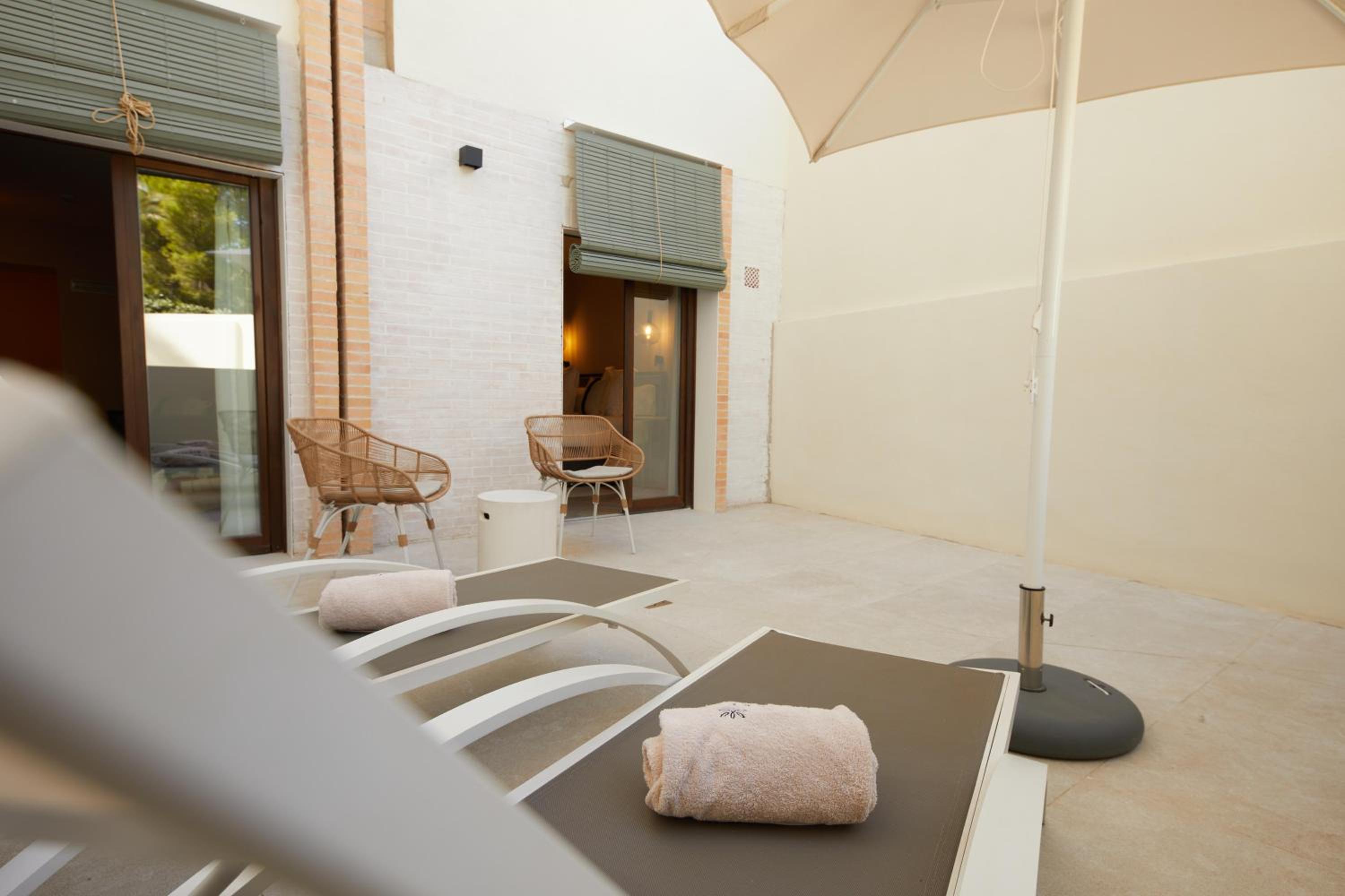 Suite with Terrace thumbnail 5