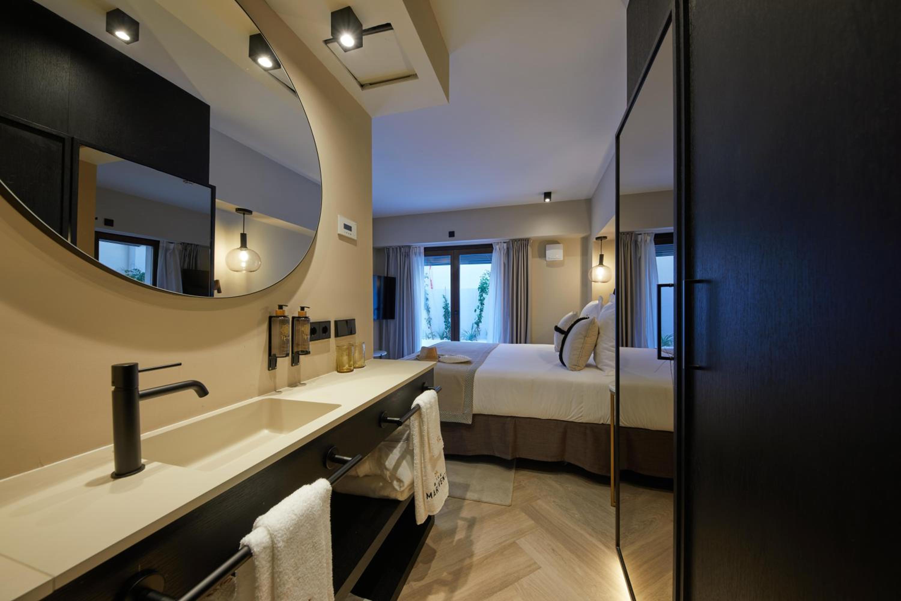 Junior Suite with Terrace thumbnail 6