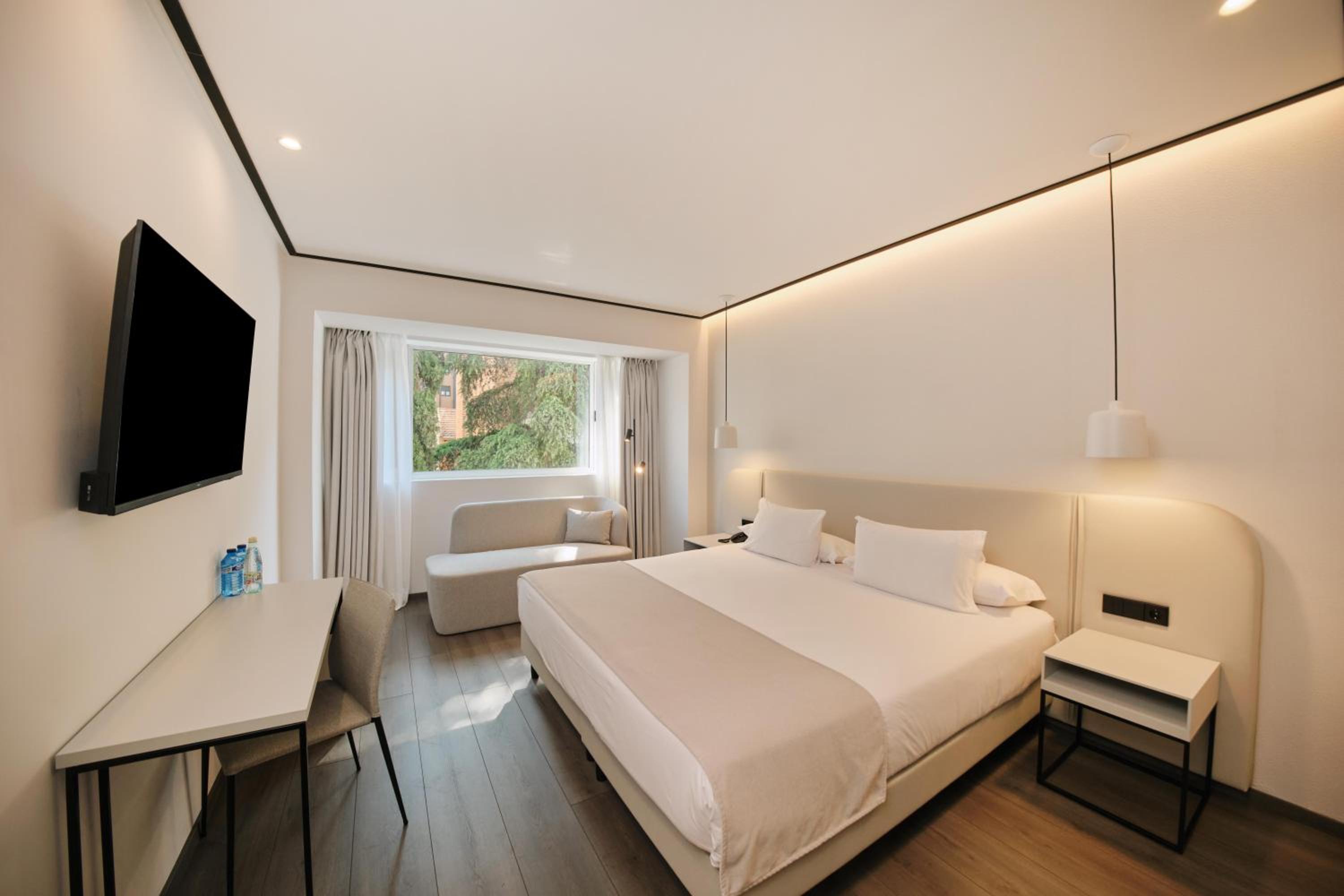 Double or Twin Room - Photo 11