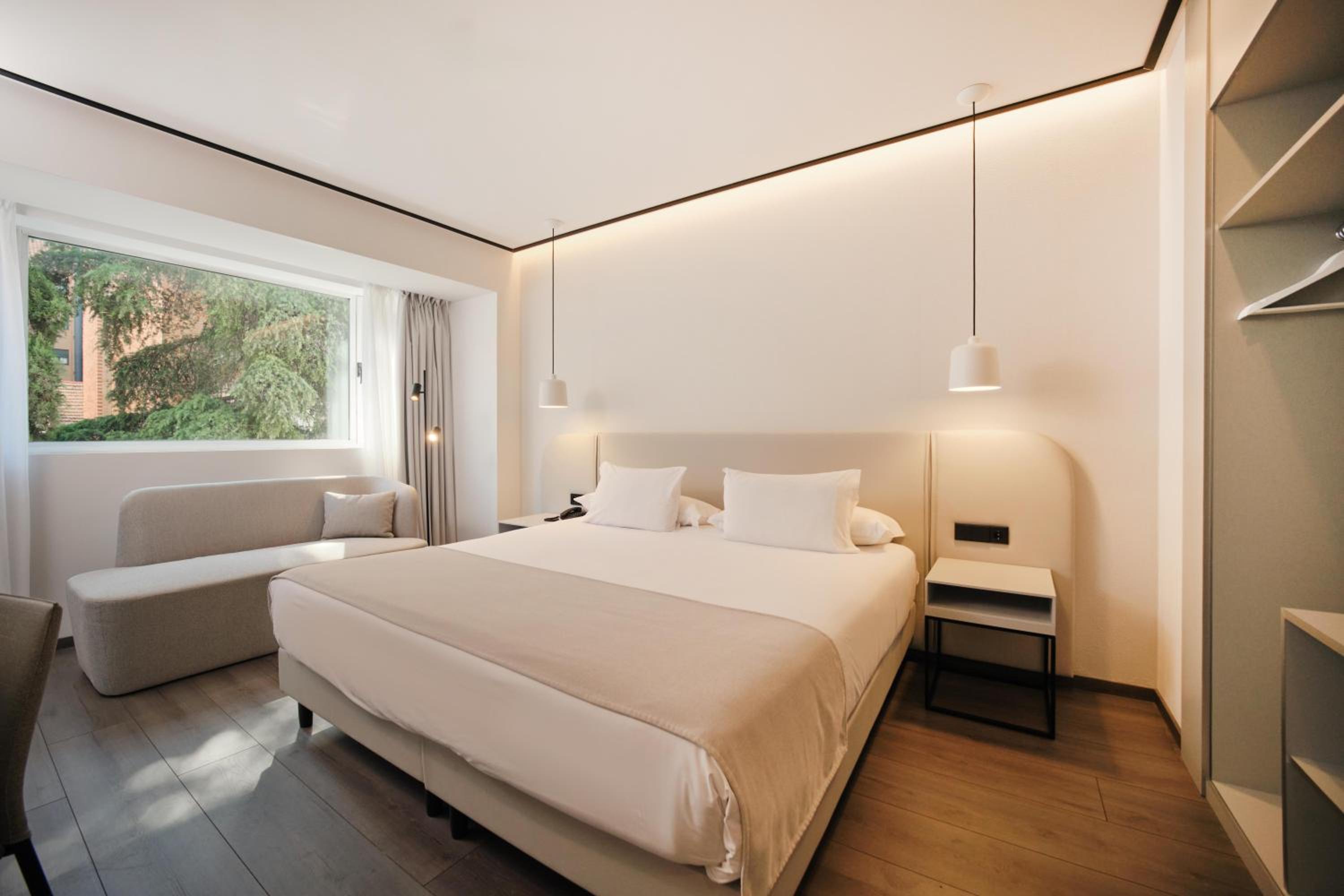 Double or Twin Room - Photo 8