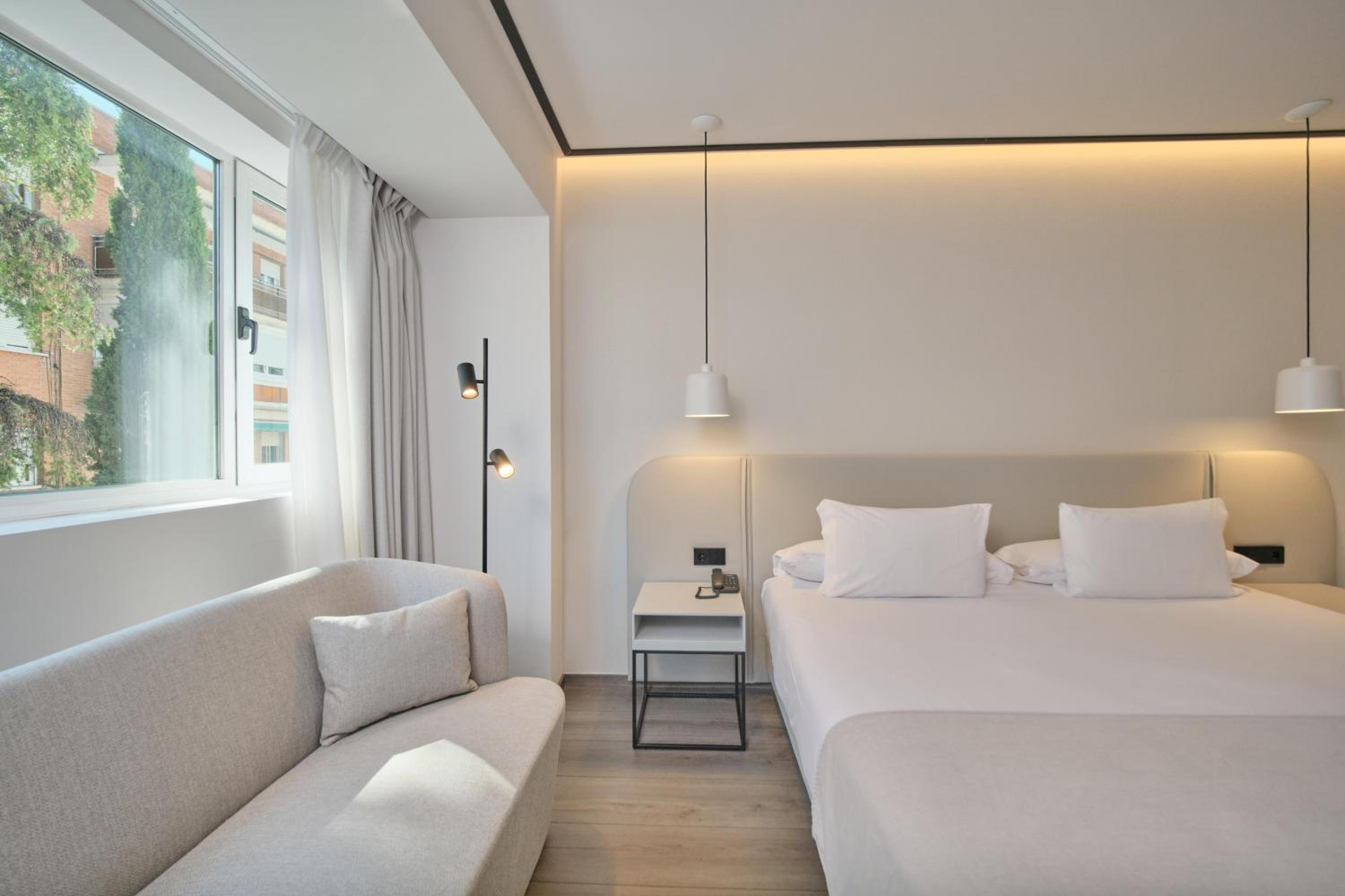 Double or Twin Room - Photo 12