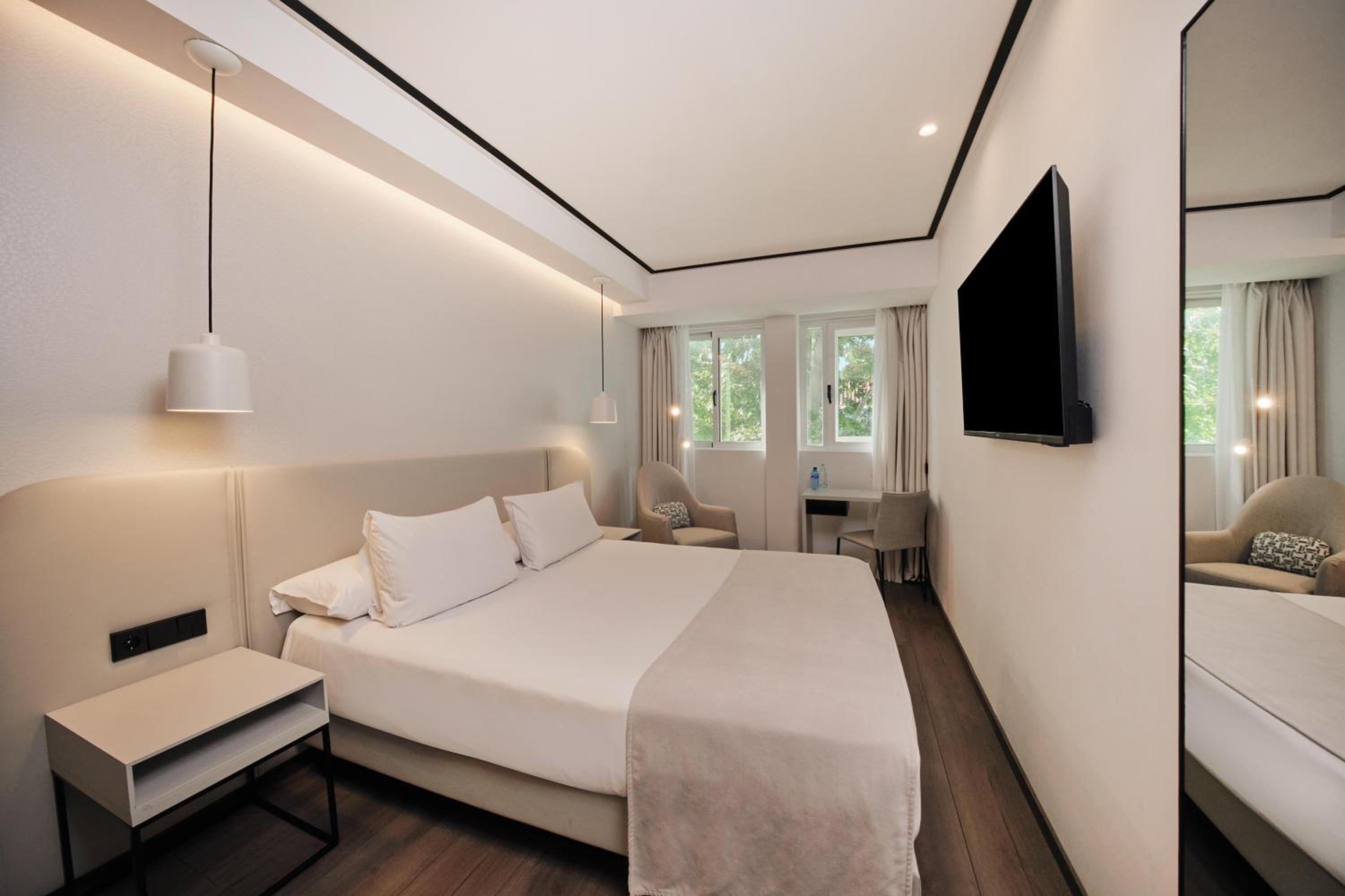 Single Room - Photo 1