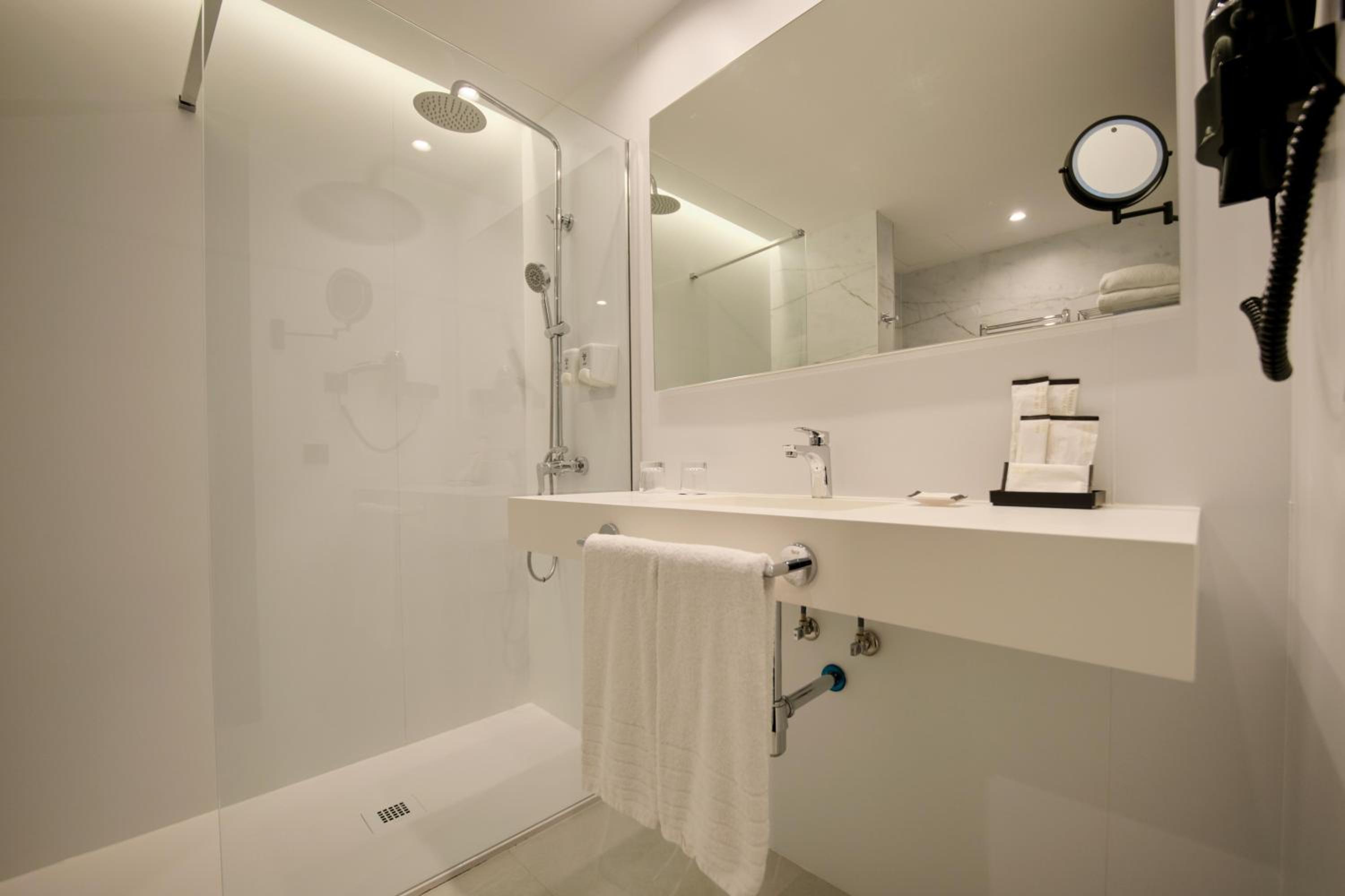Single Room - Photo 8