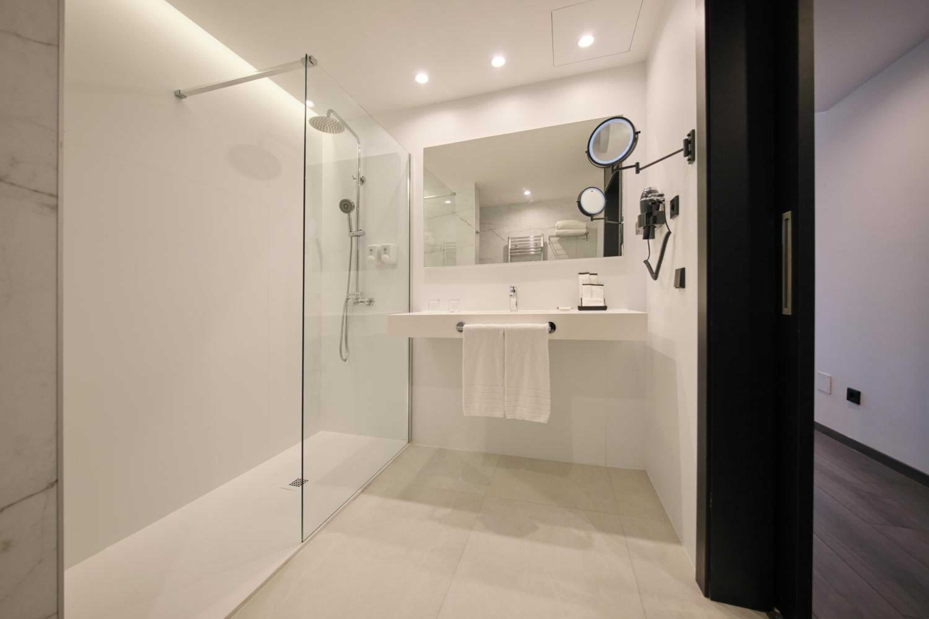Single Room - Photo 2