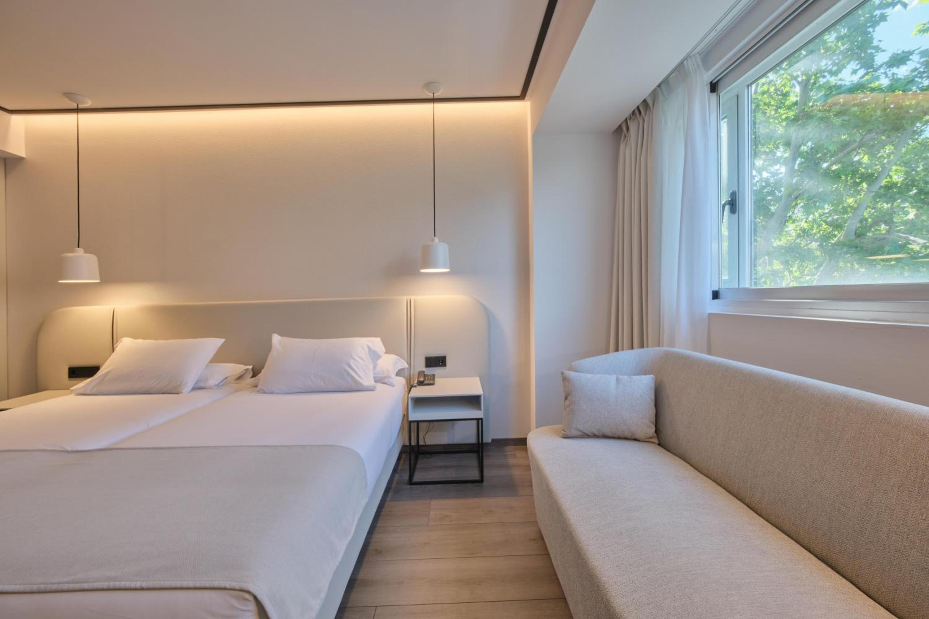 Double or Twin Room - Photo 7