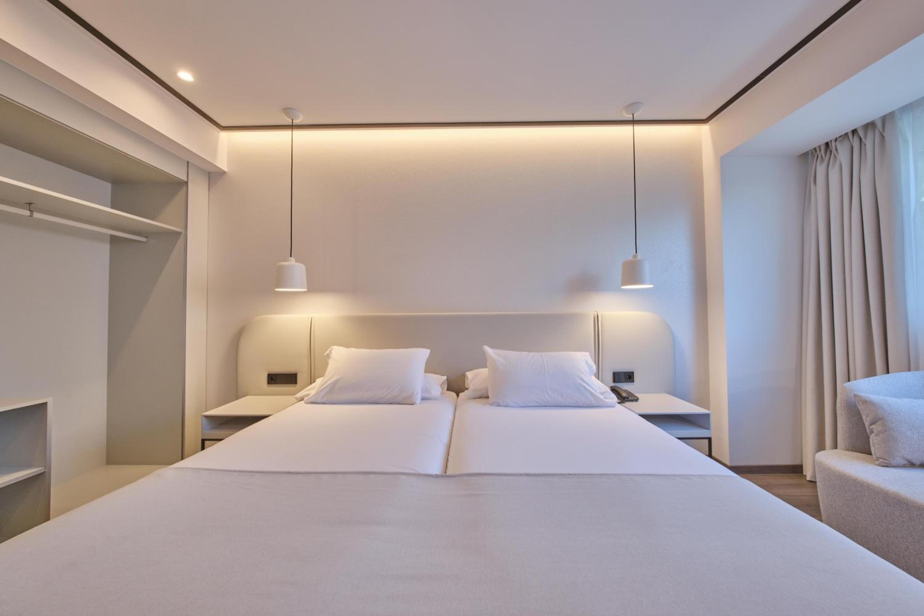 Double or Twin Room - Photo 6