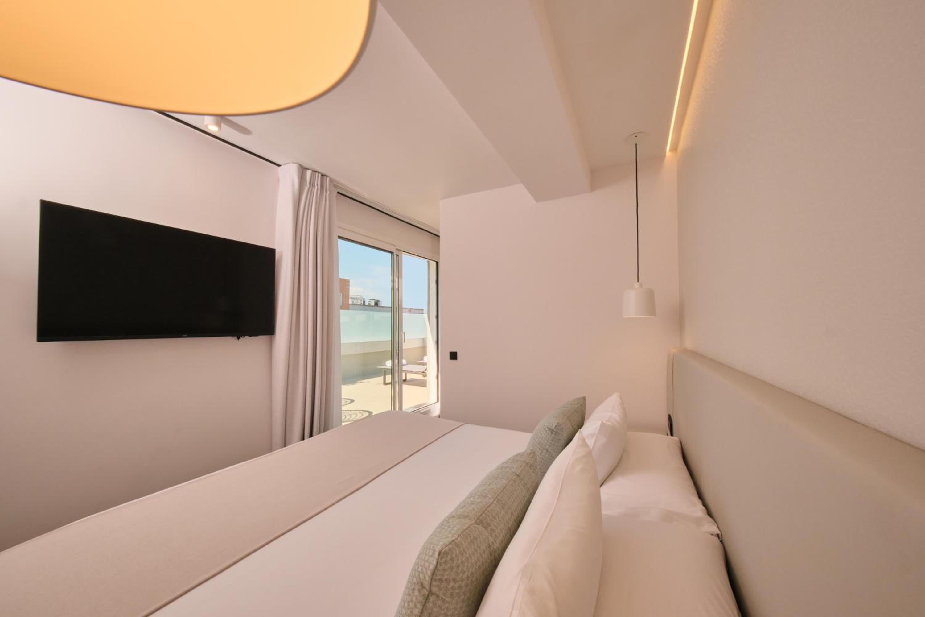 Family Room - Photo 4