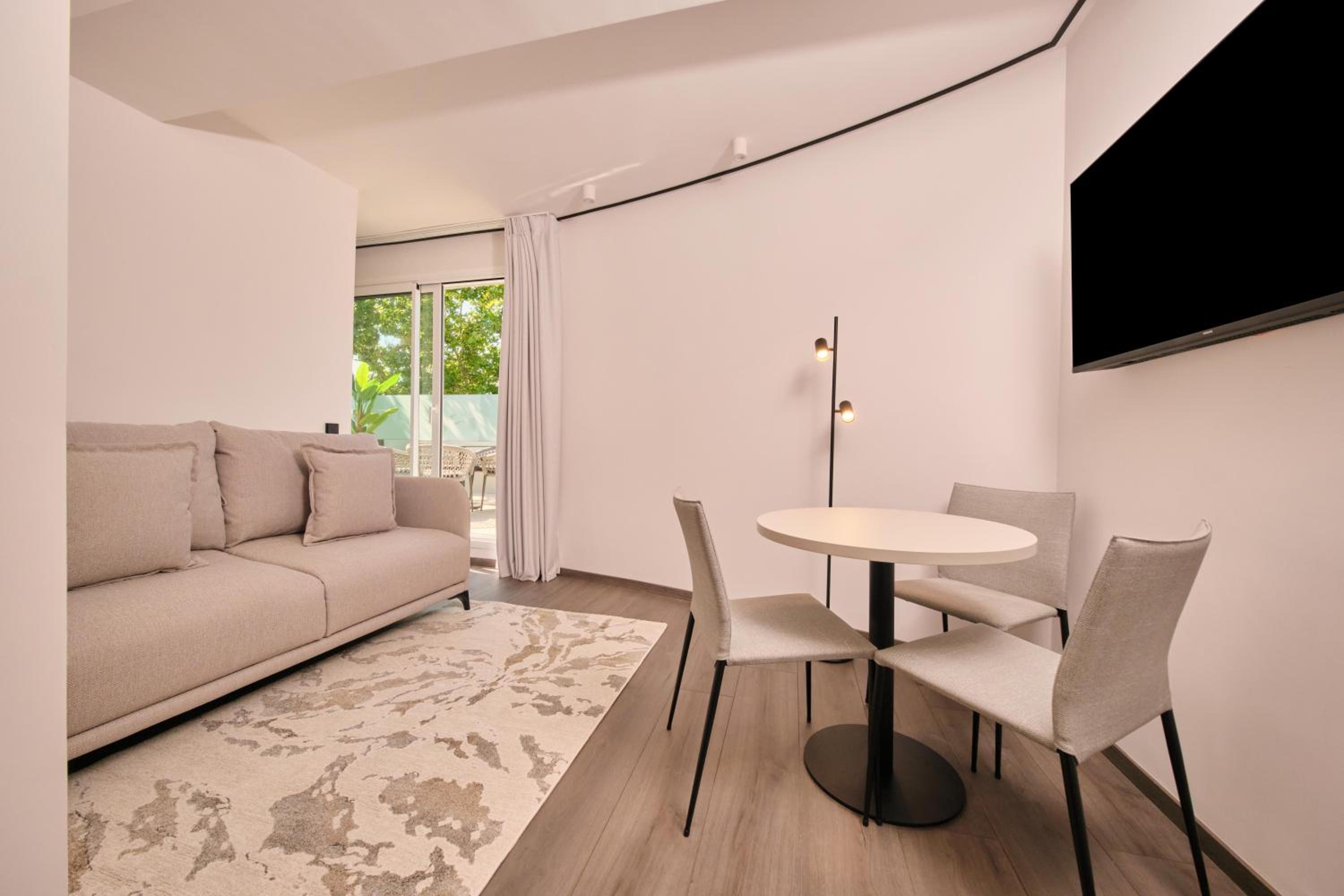 Family Room - Photo 3