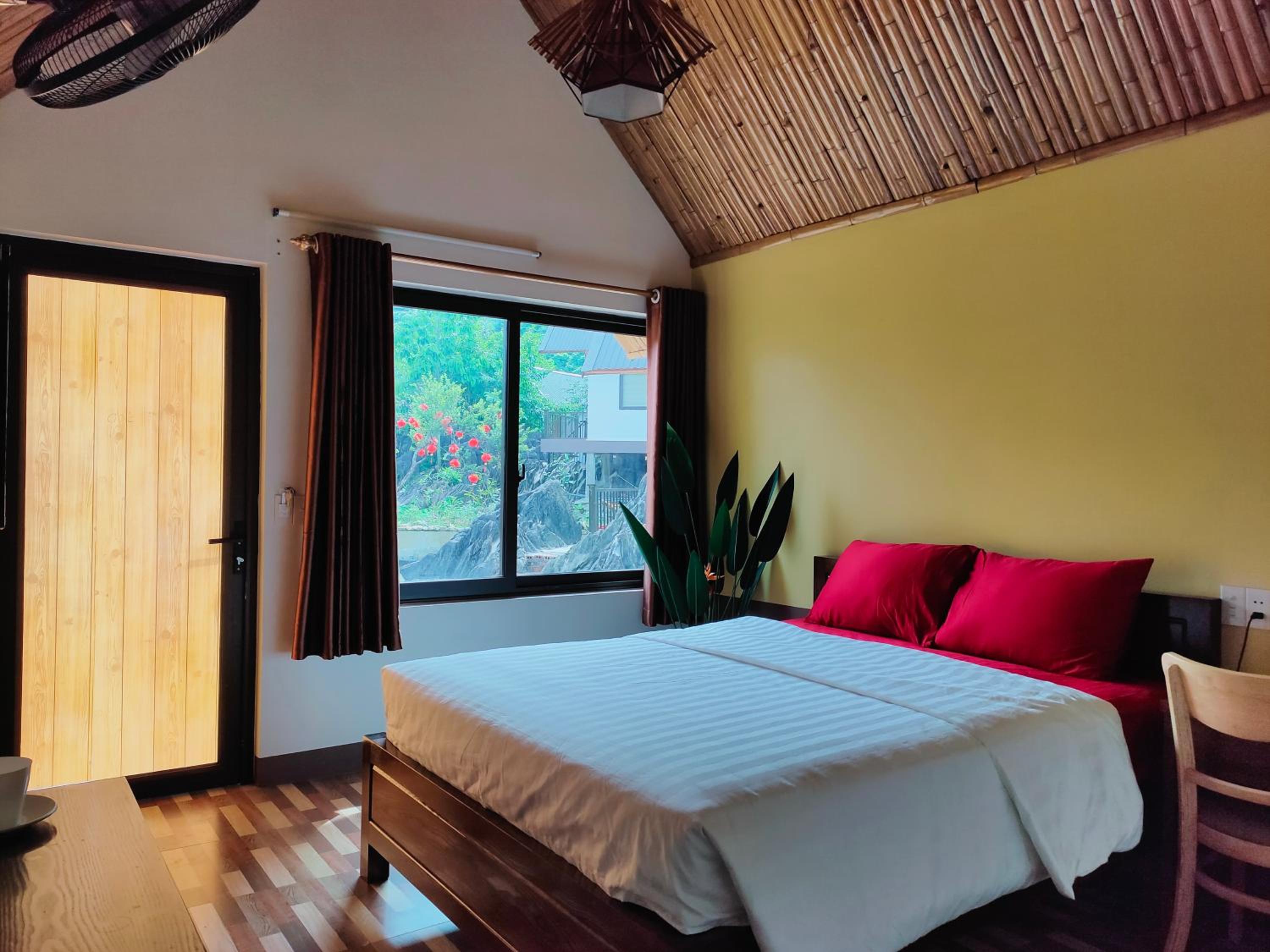 Bungalow with Garden View - Photo 1
