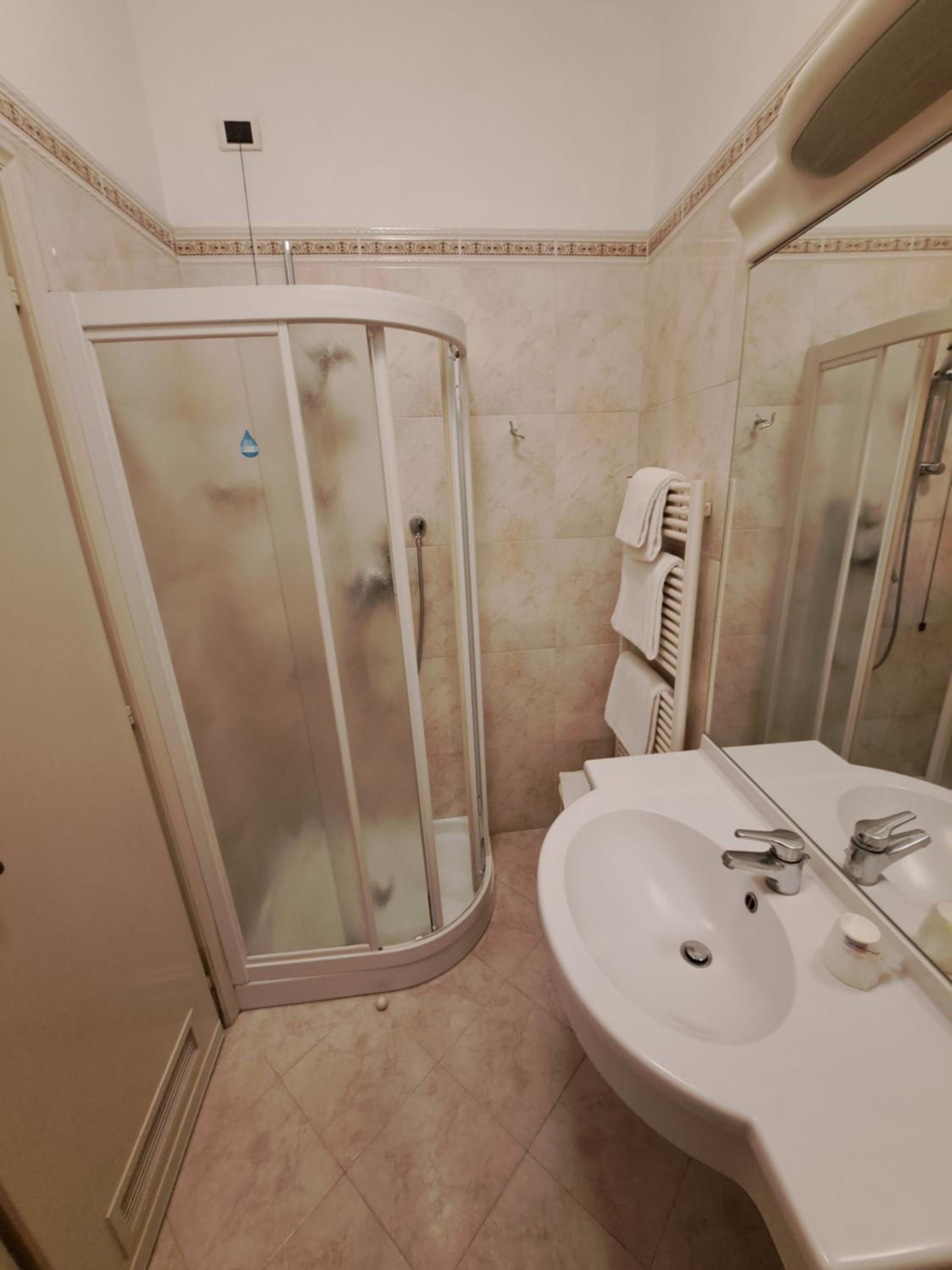 Double Room - Photo 4