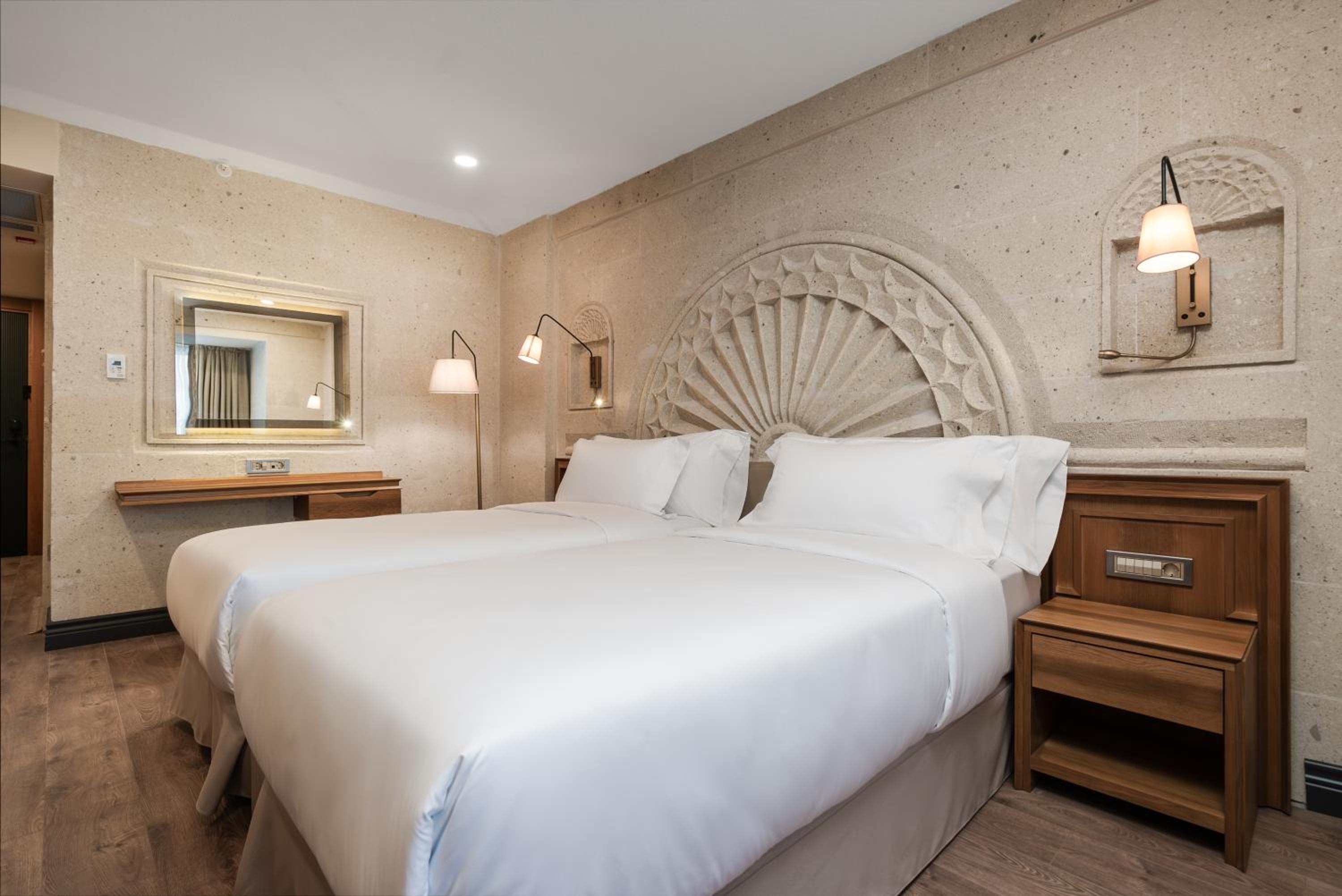 Deluxe Room (2 Adults + 1 Child)