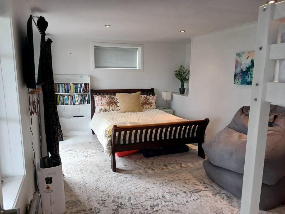 Two-Bedroom House photo 2