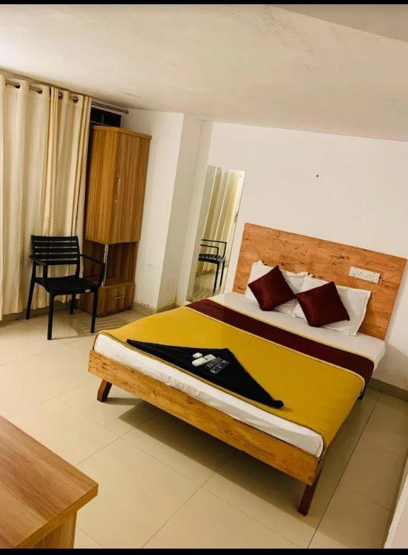Deluxe Double Room (2 Adults + 1 Child) photo 3