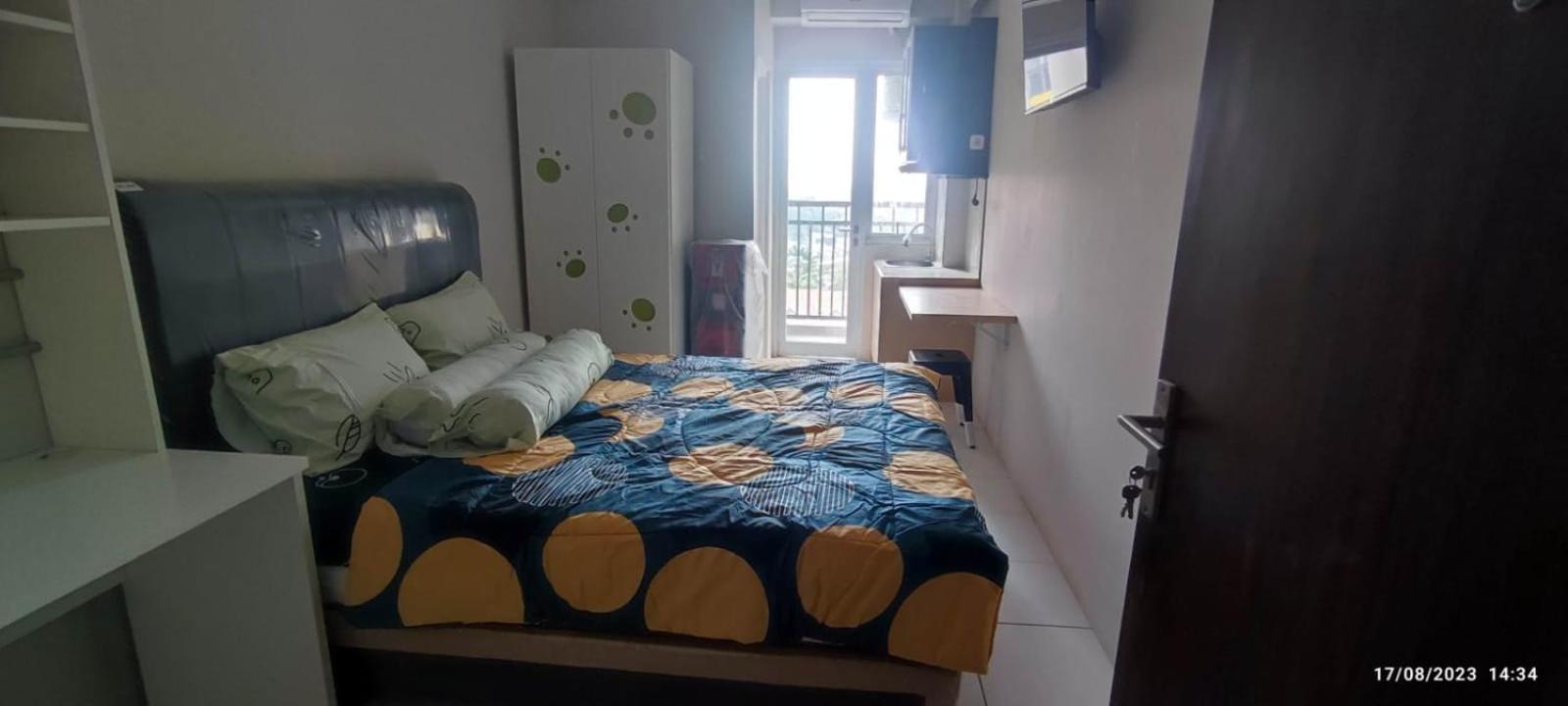 One-Bedroom Apartment photo 2