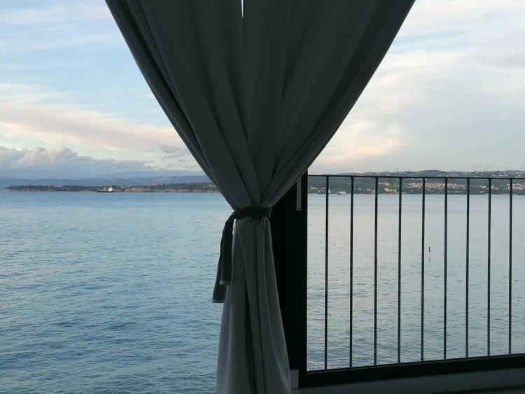 Apartment with Sea View - Photo 8