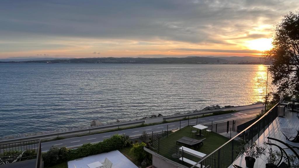 Apartment with Sea View - Photo 3
