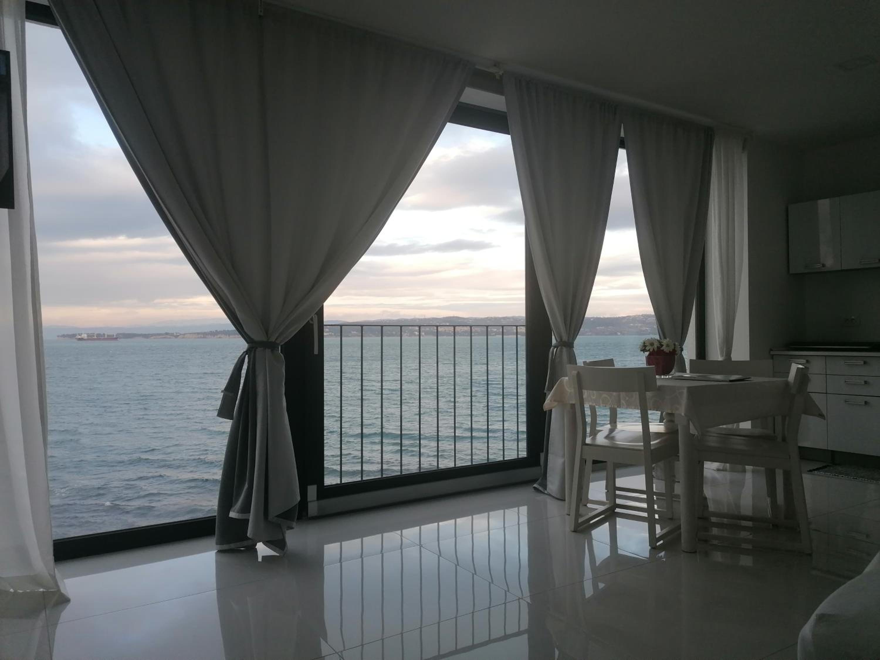 Apartment with Sea View - Photo 15