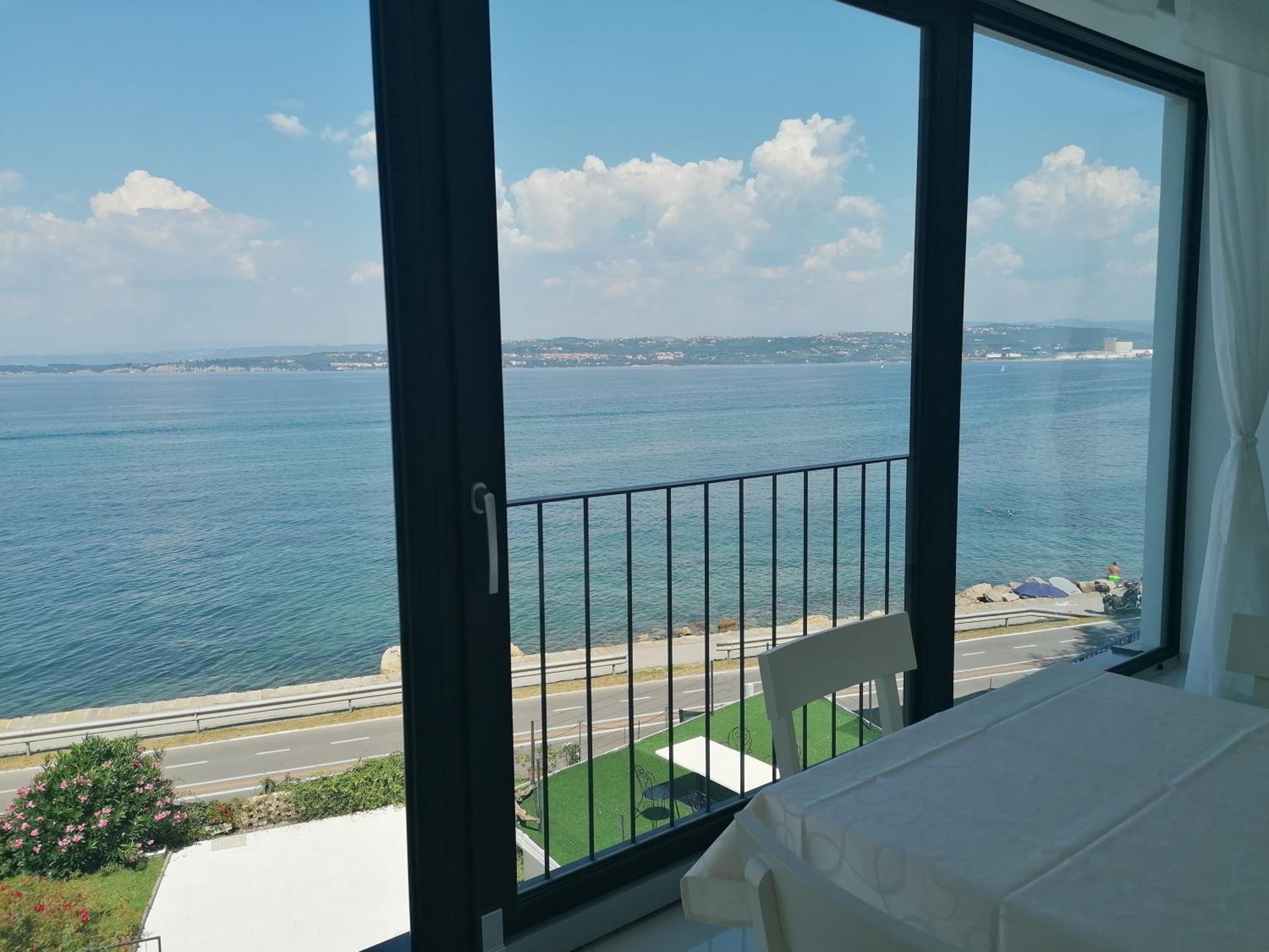 Apartment with Sea View - Photo 13