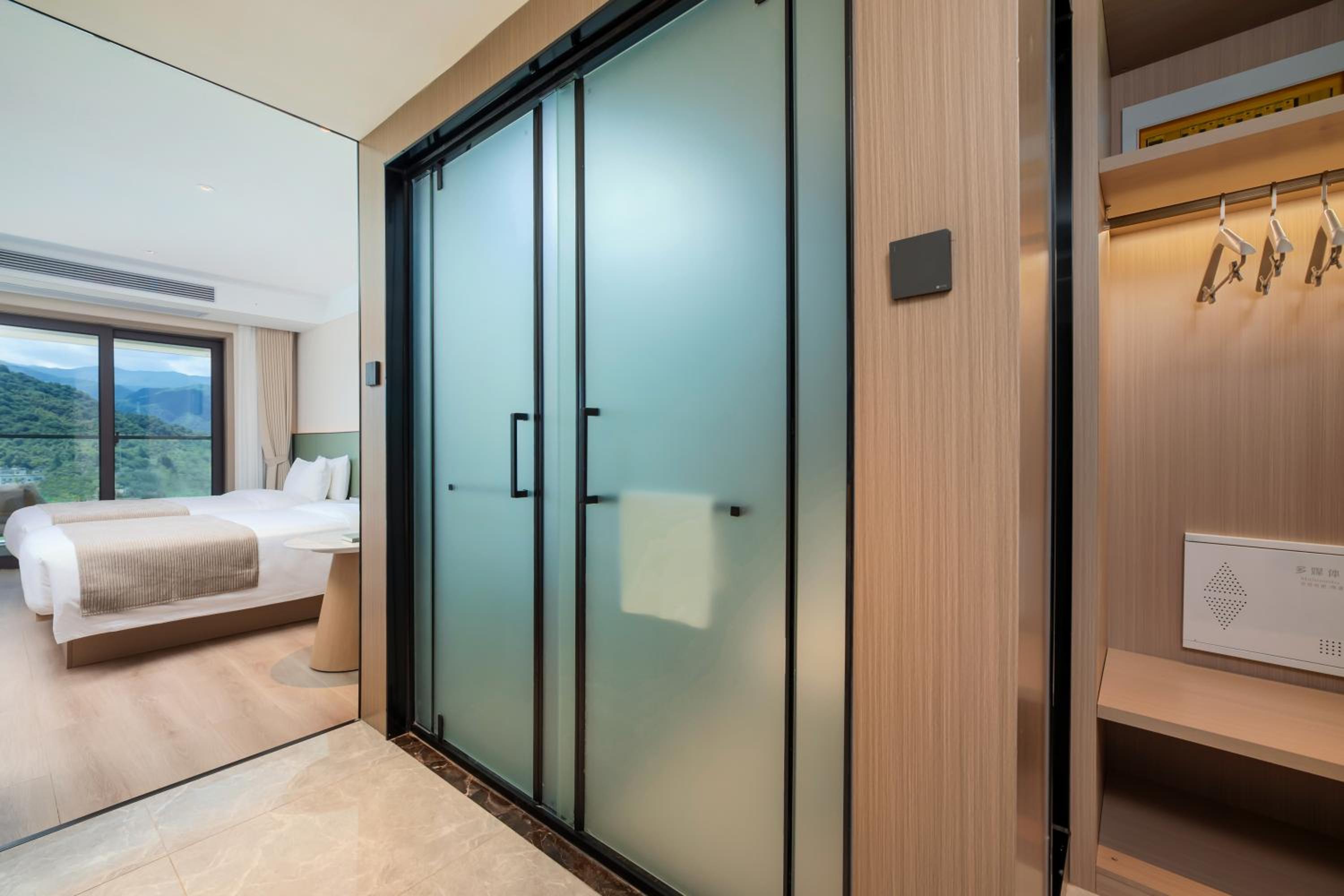 Deluxe Twin Room photo 3