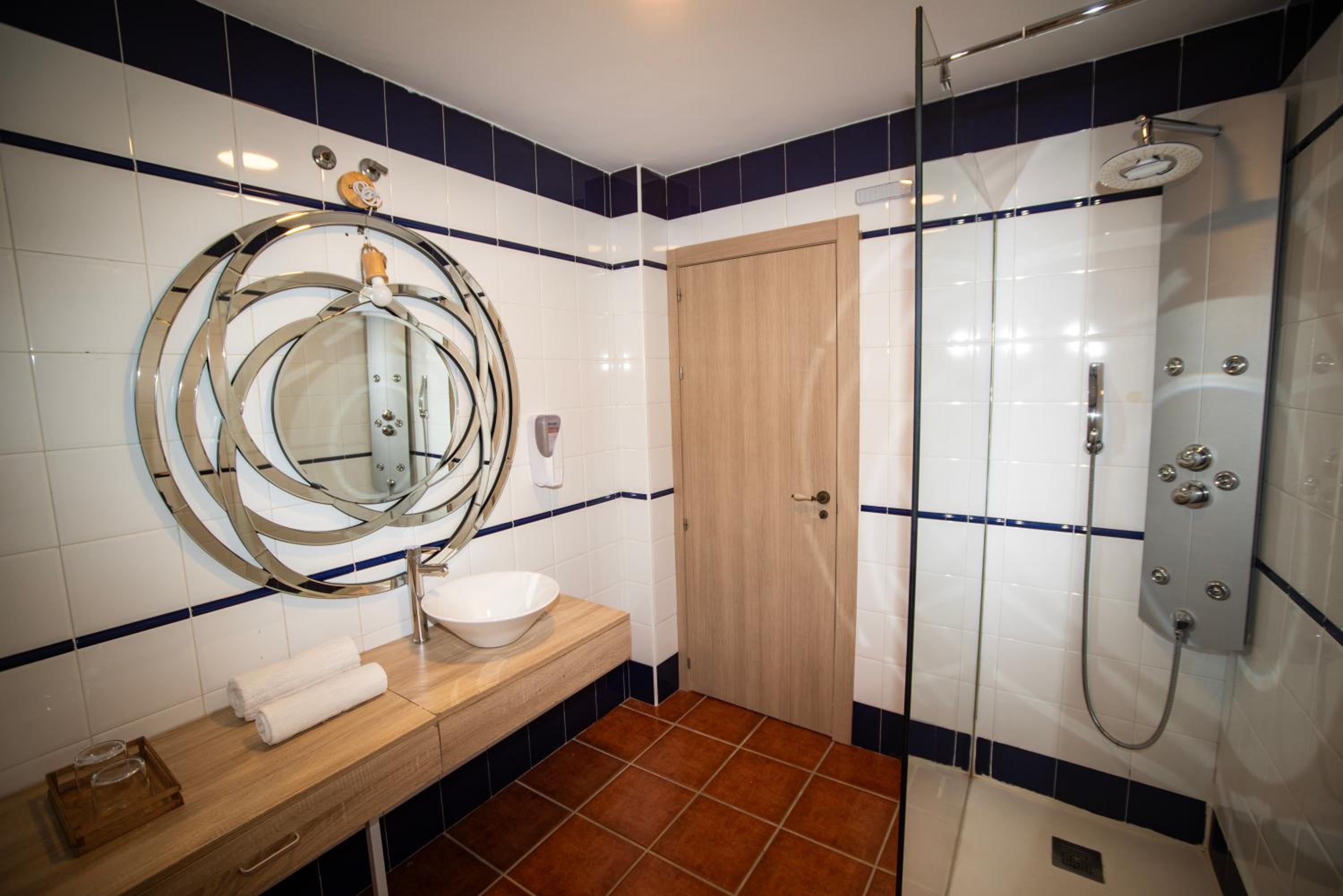 Quadruple Room with Private Bathroom photo 3