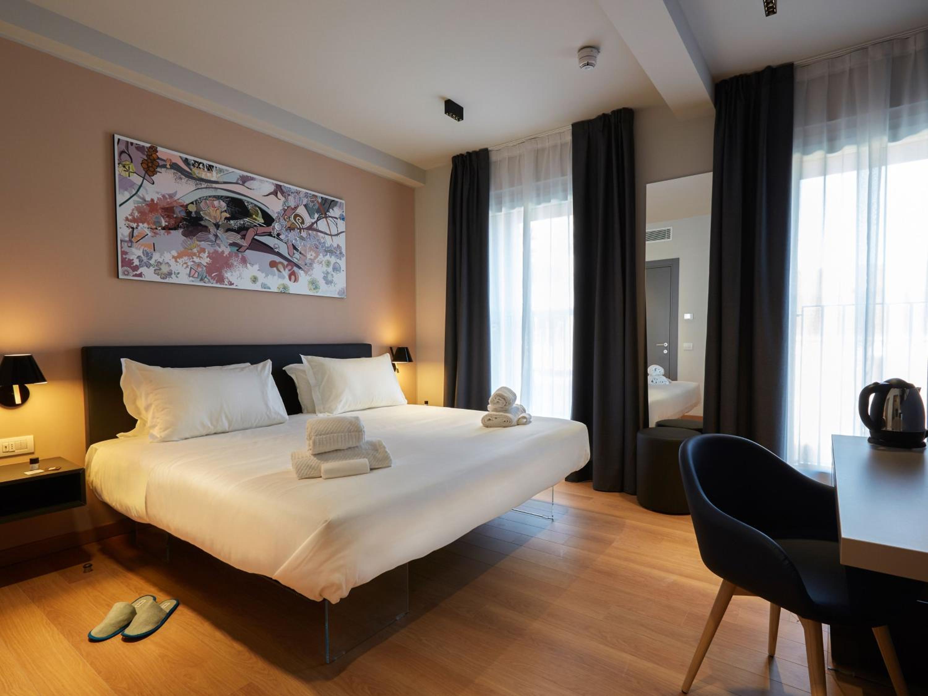 Available room thumbnail 5