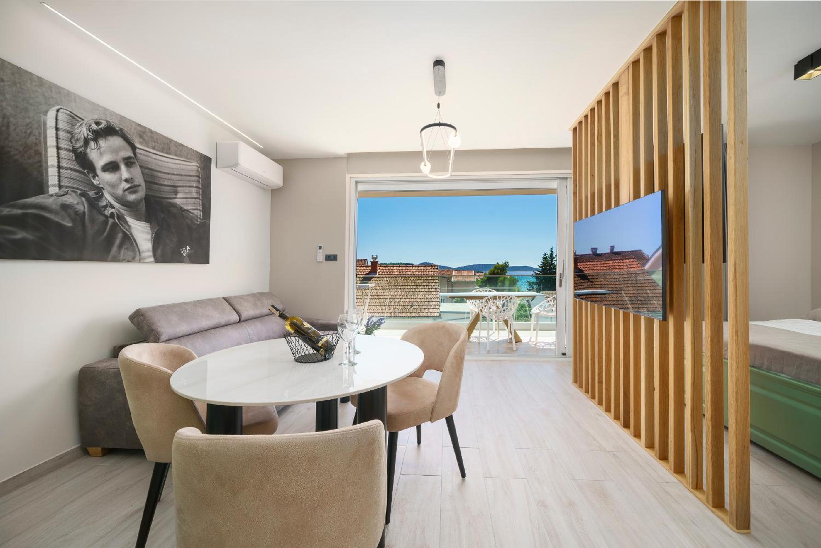One-Bedroom Apartment with Balcony and Sea View photo 1