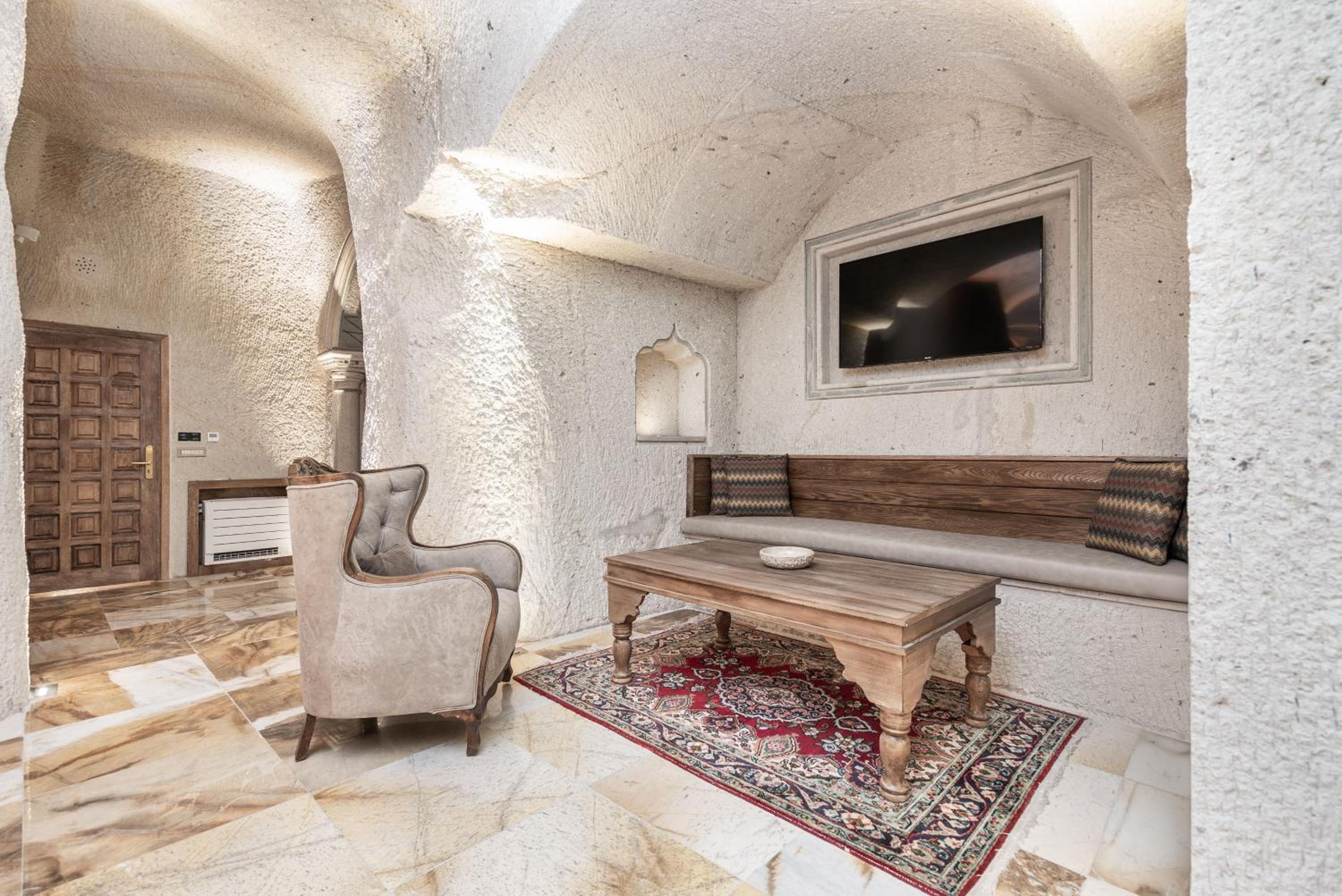 Cave Suite