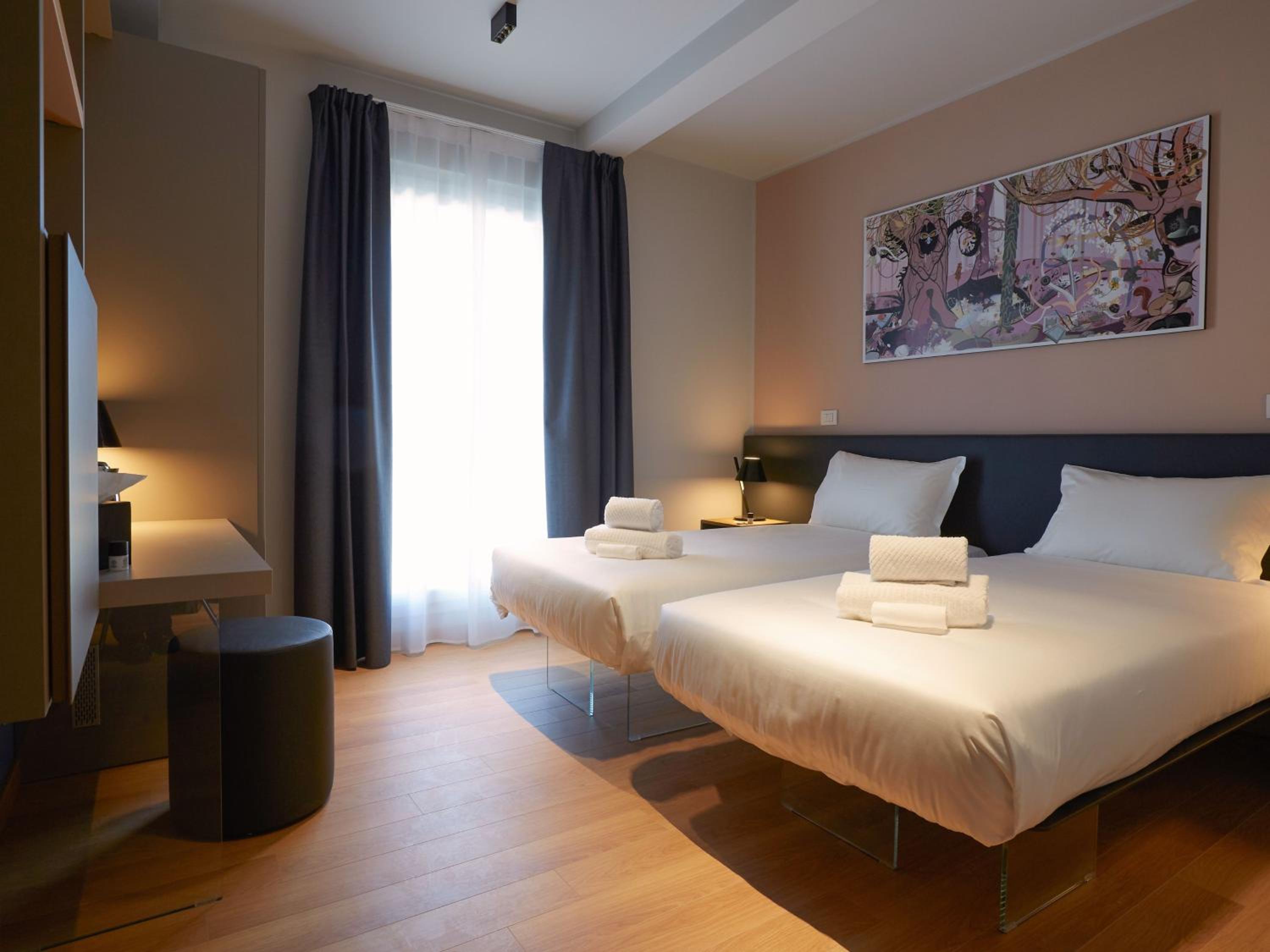 Wizard - King Size Bed - FREE MINIBAR thumbnail 6