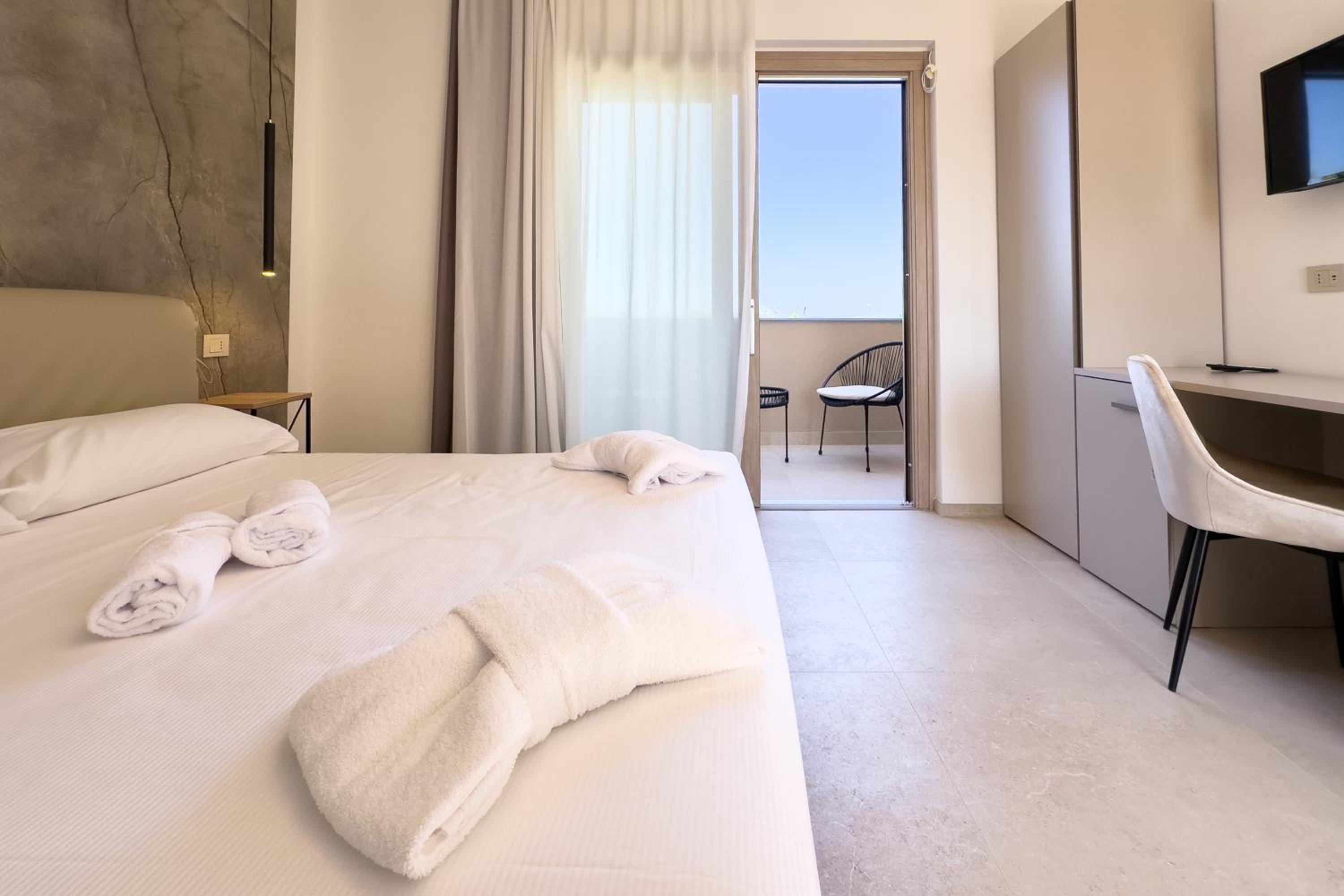 Double Room with Balcony and Sea View photo 3