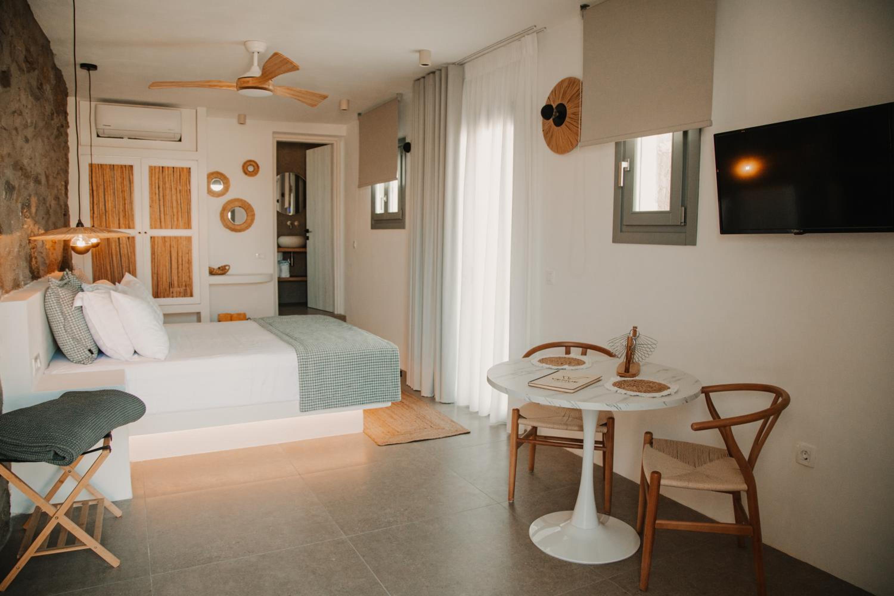 Deluxe Suite with Spa Bath