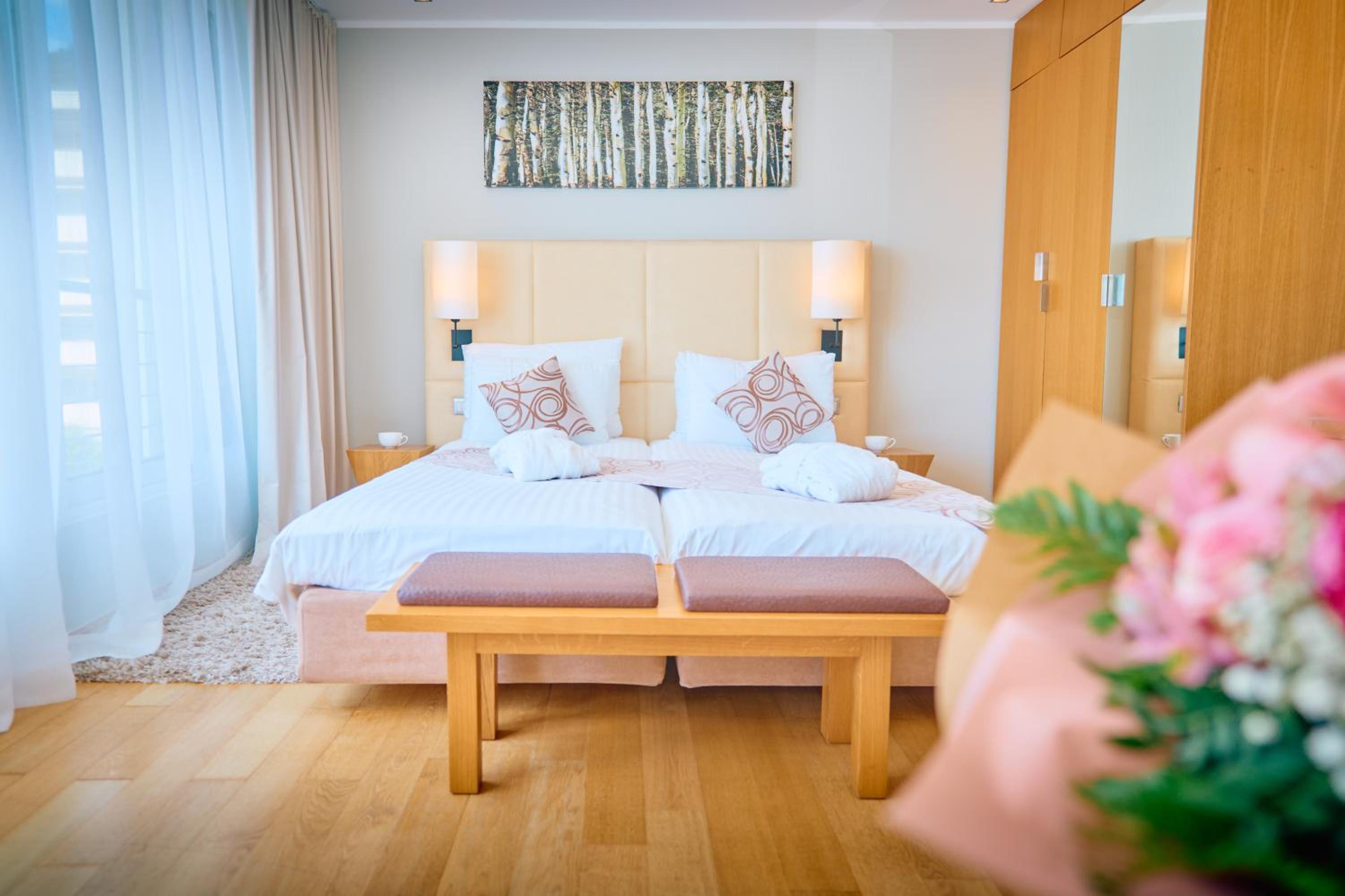 Bed & Sleeping Area