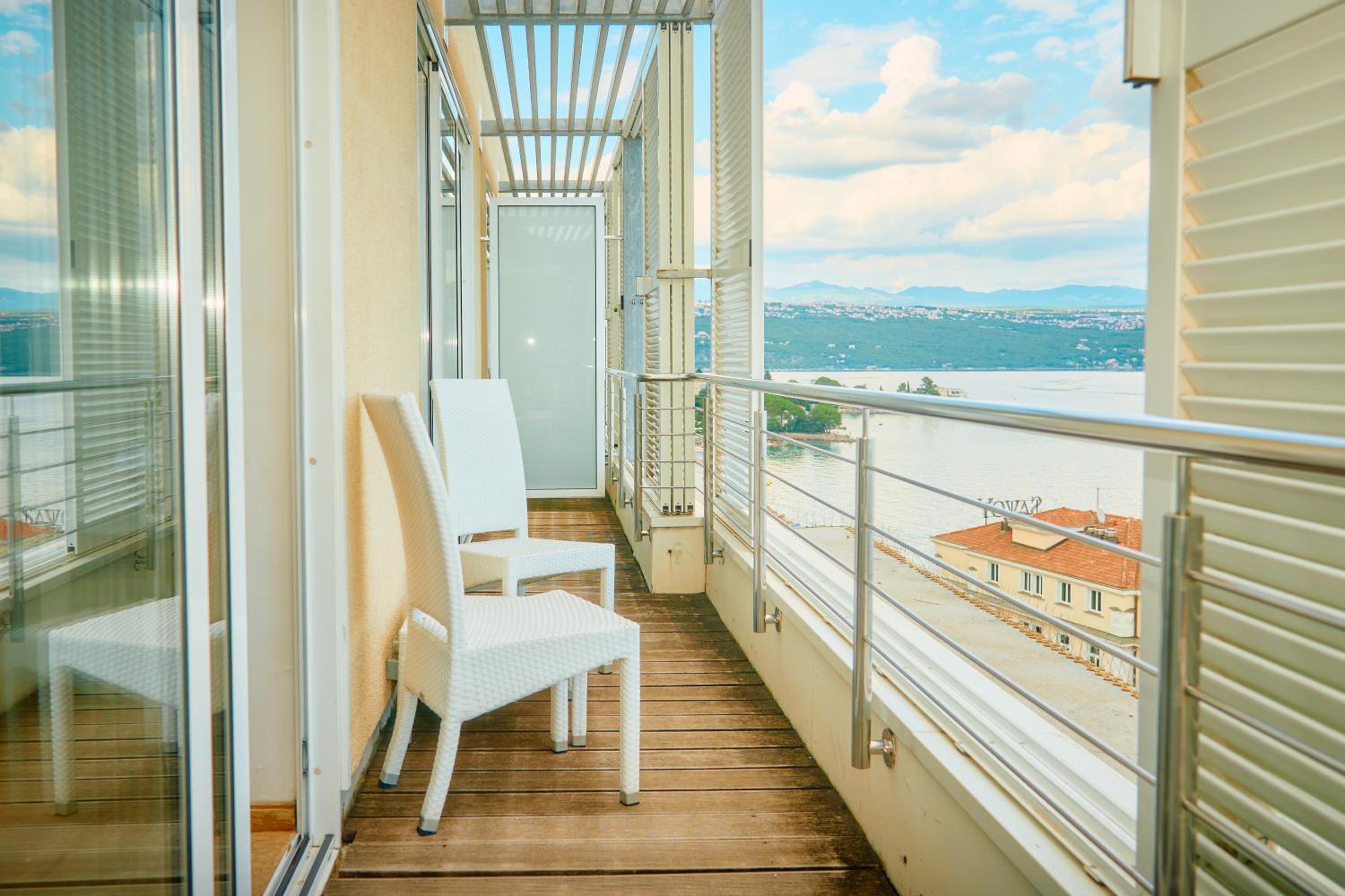 Balcony & Terrace