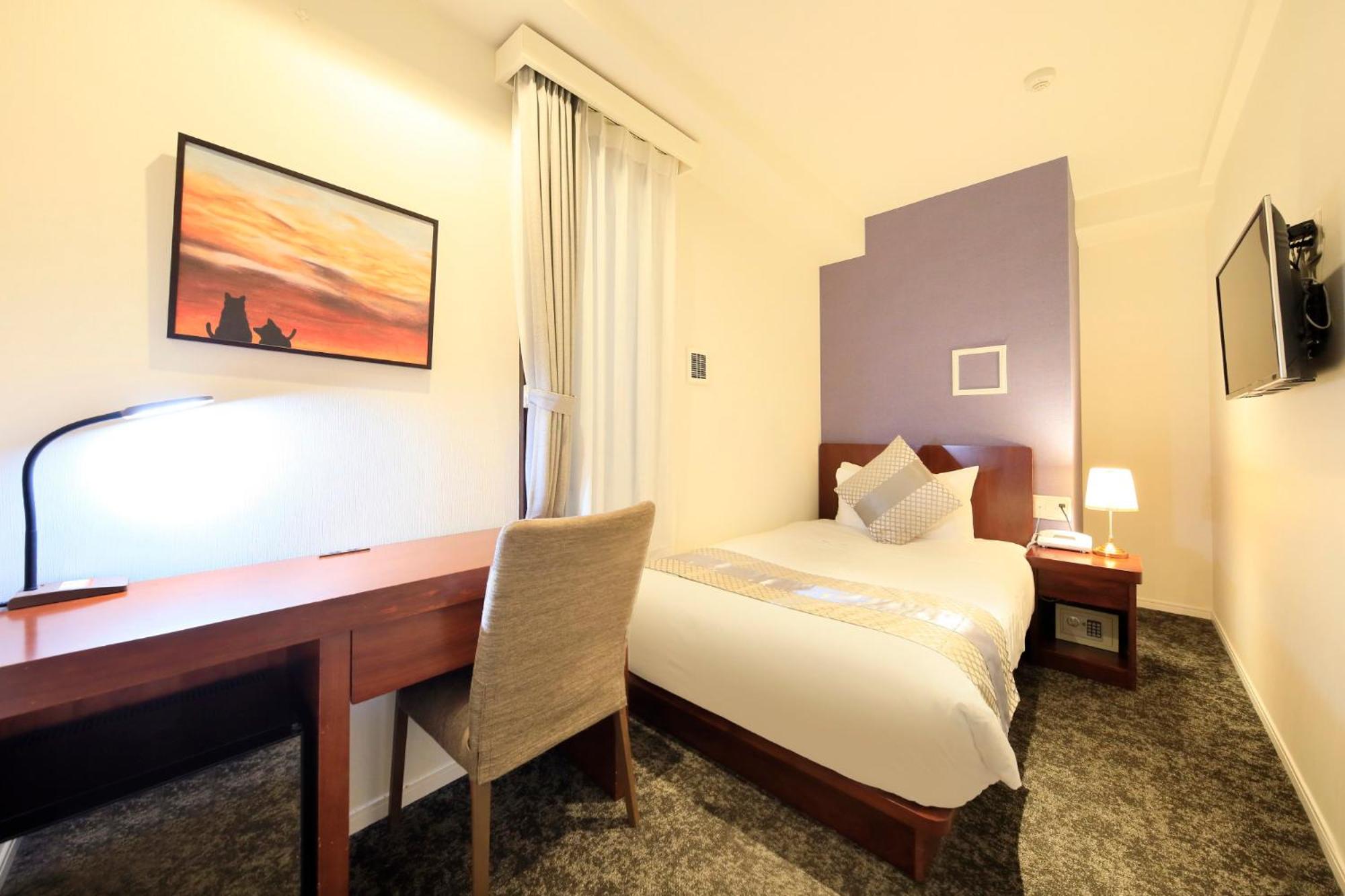 Compact Semi-Double Room Nonsmoking