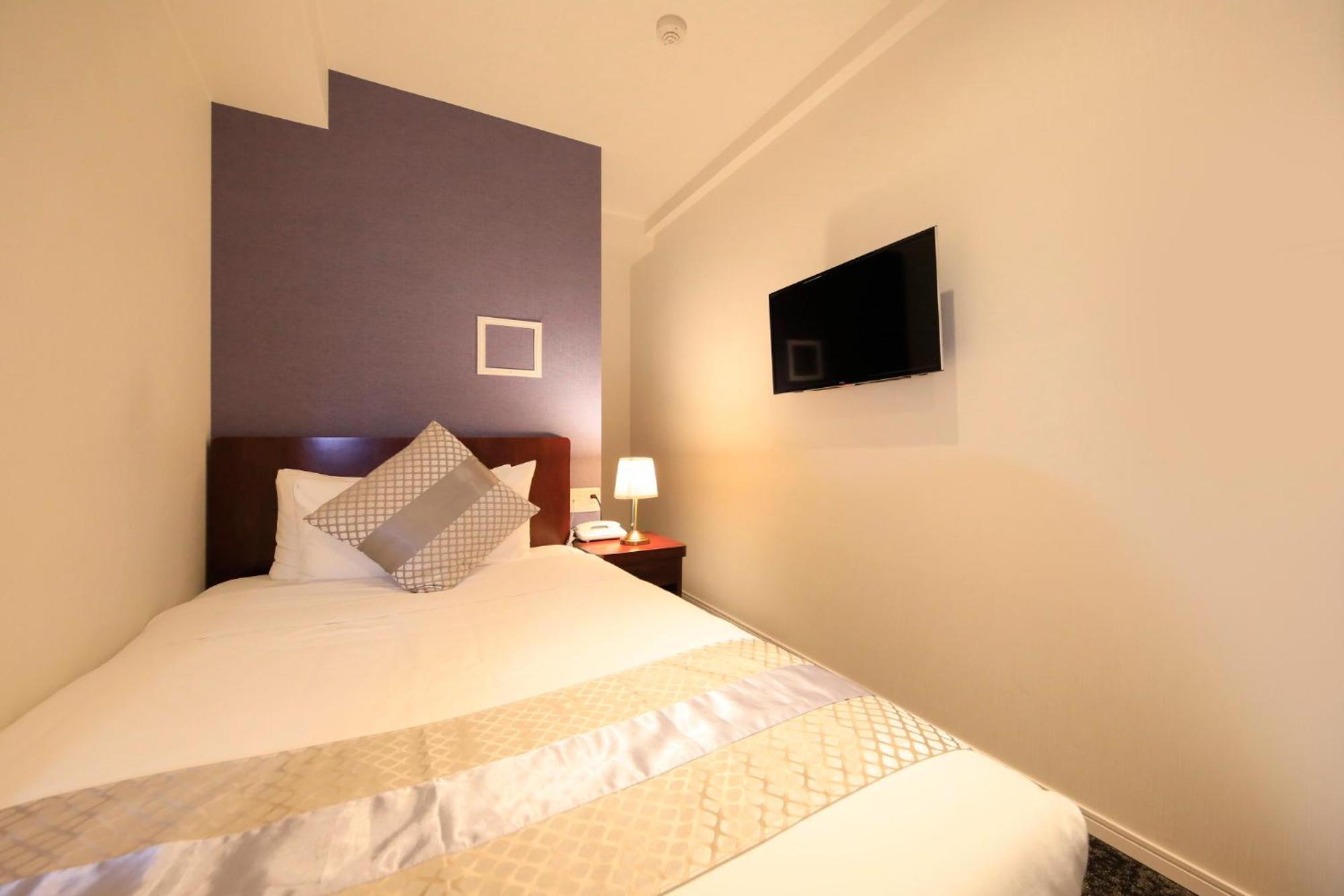 Compact Semi-Double Room Nonsmoking