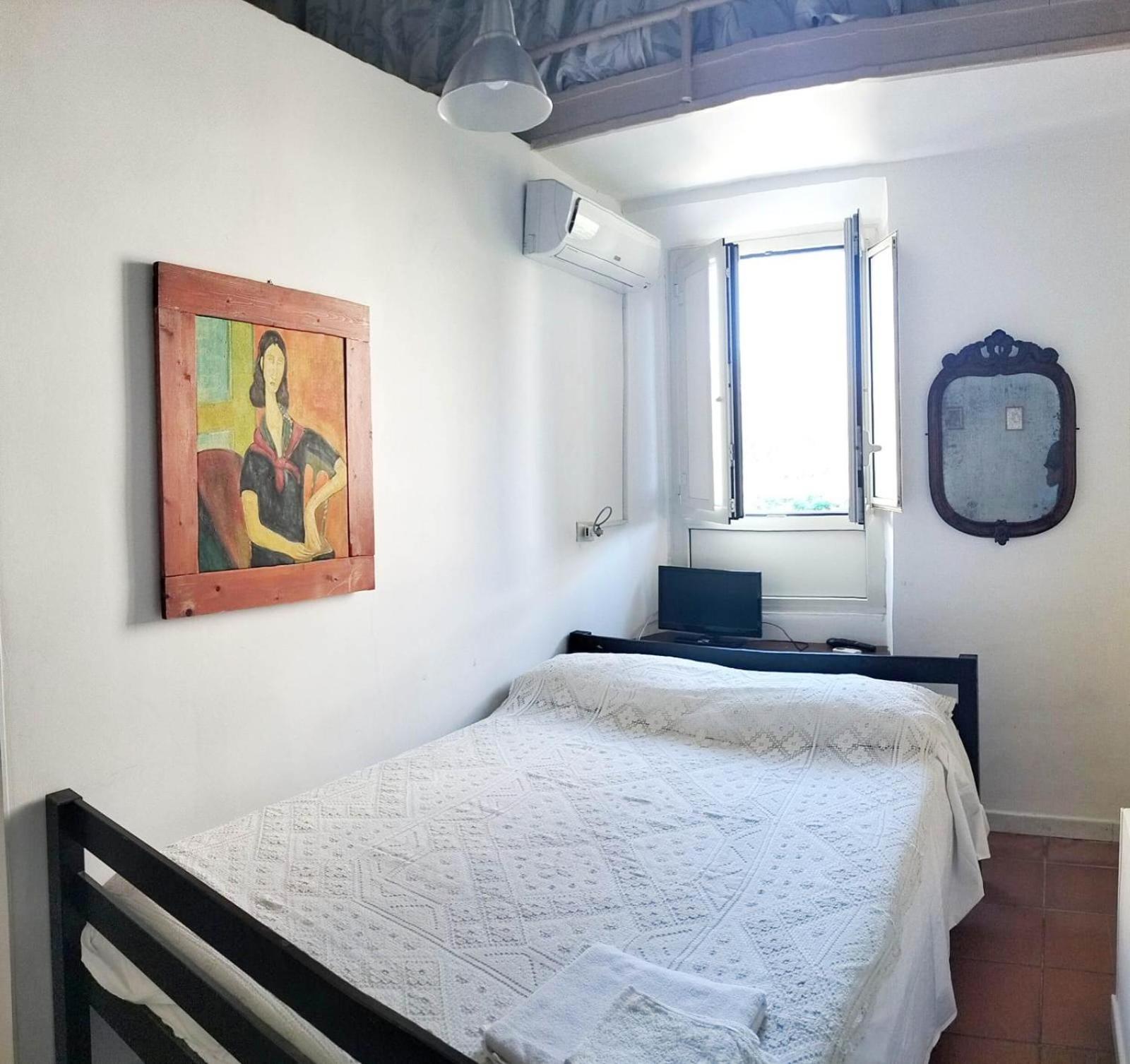 Double Room with Private External Bathroom photo 1