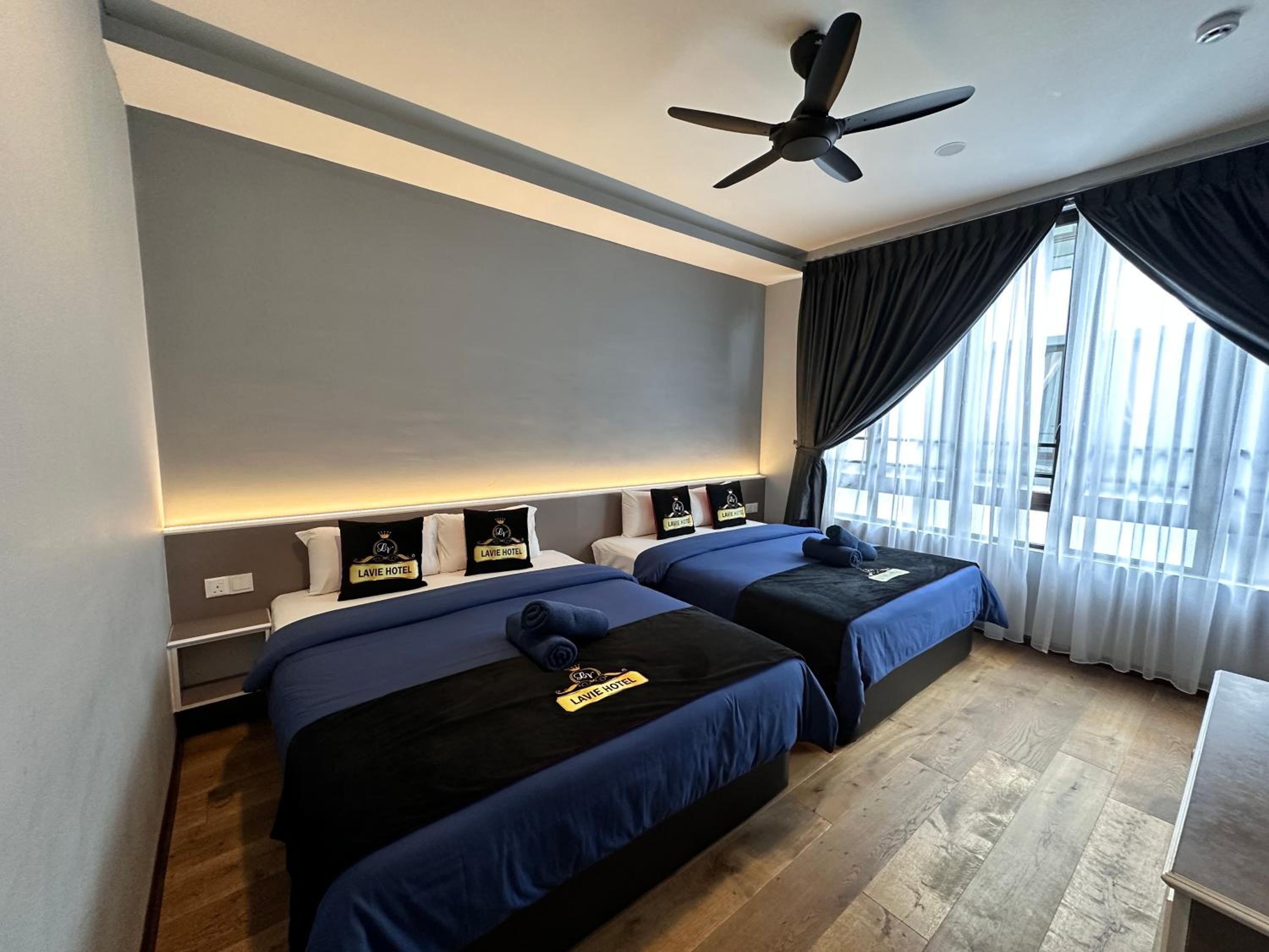 Two-Bedroom Apartment - Photo 2