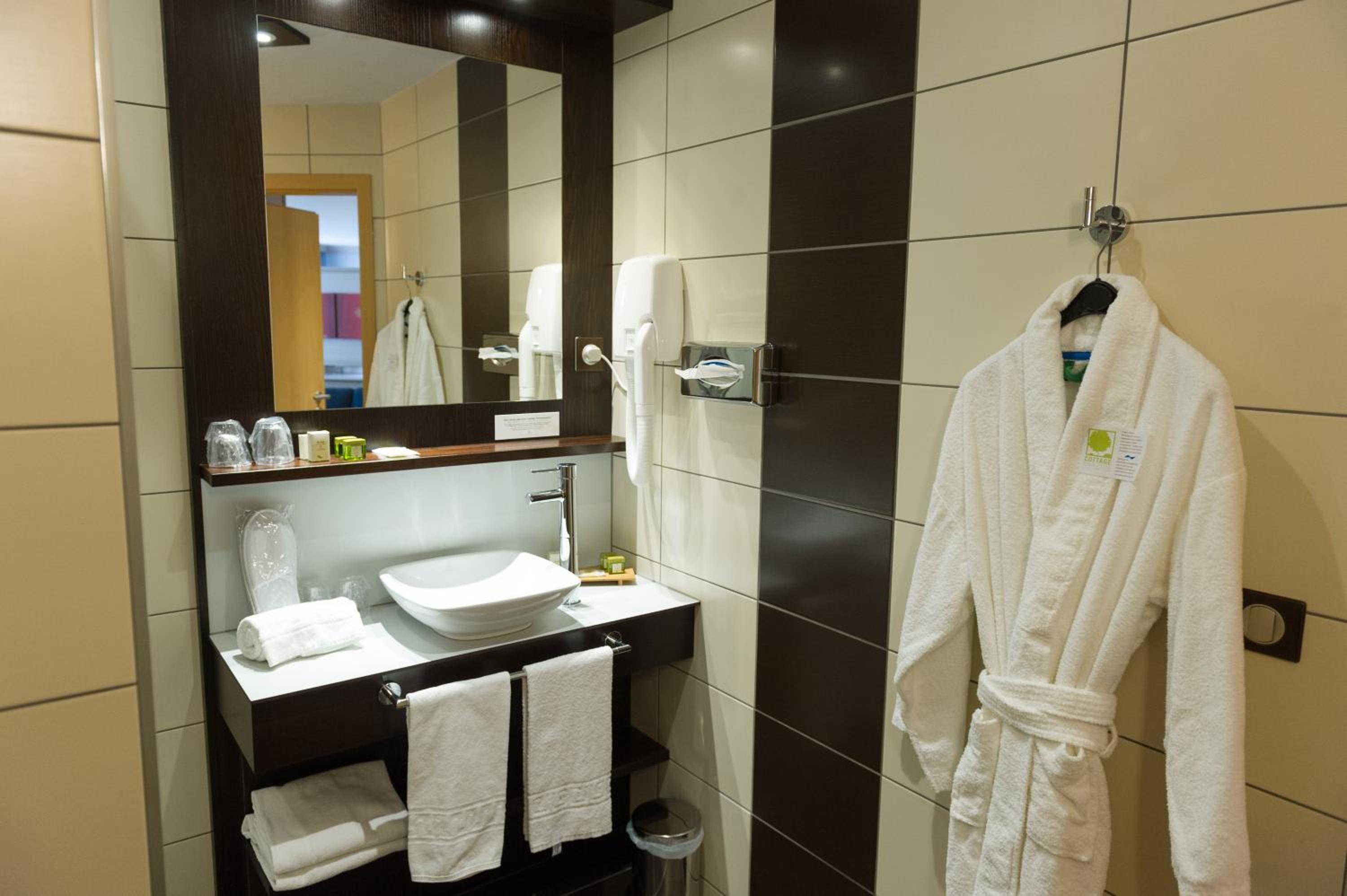 Luxury Suite - Photo 2
