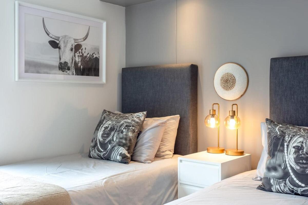 Two-Bedroom Apartment - Photo 12