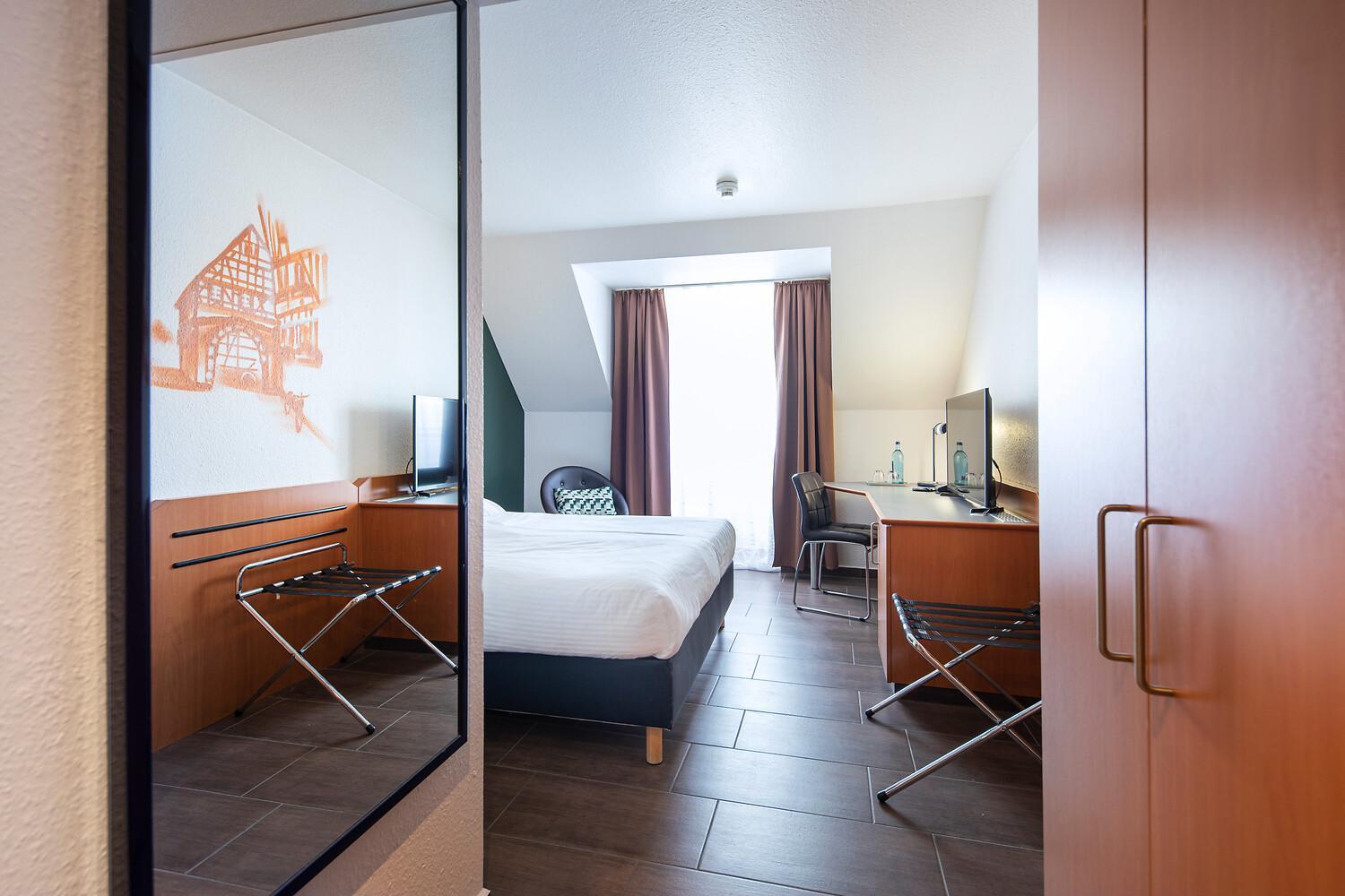 Business Double Room - Photo 4