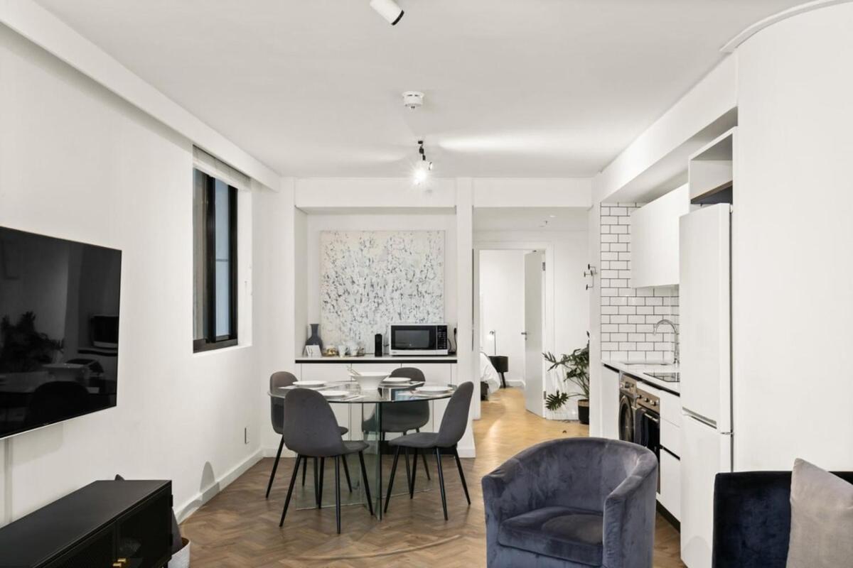 Two-Bedroom Apartment - Photo 31