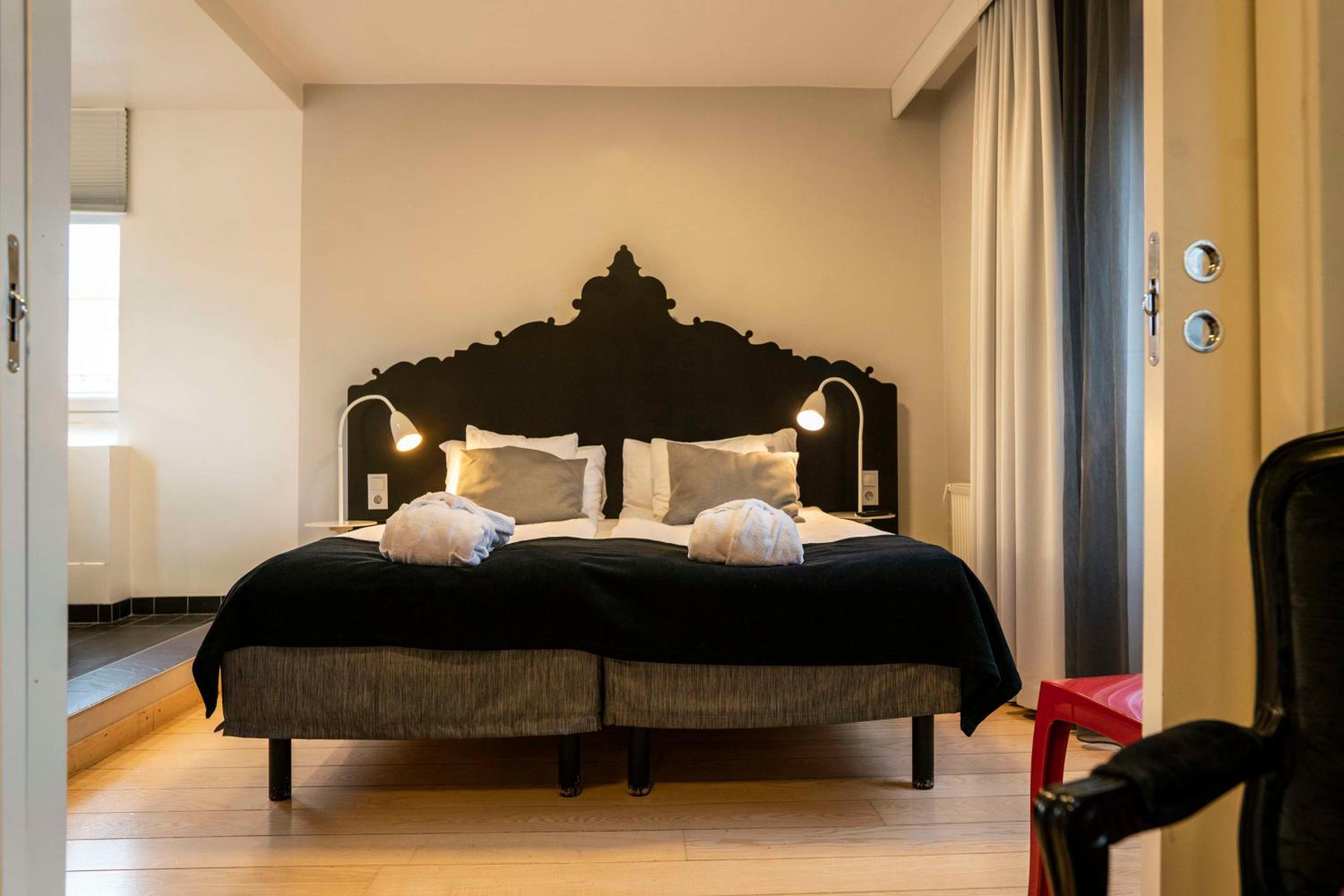Suite - Photo 1