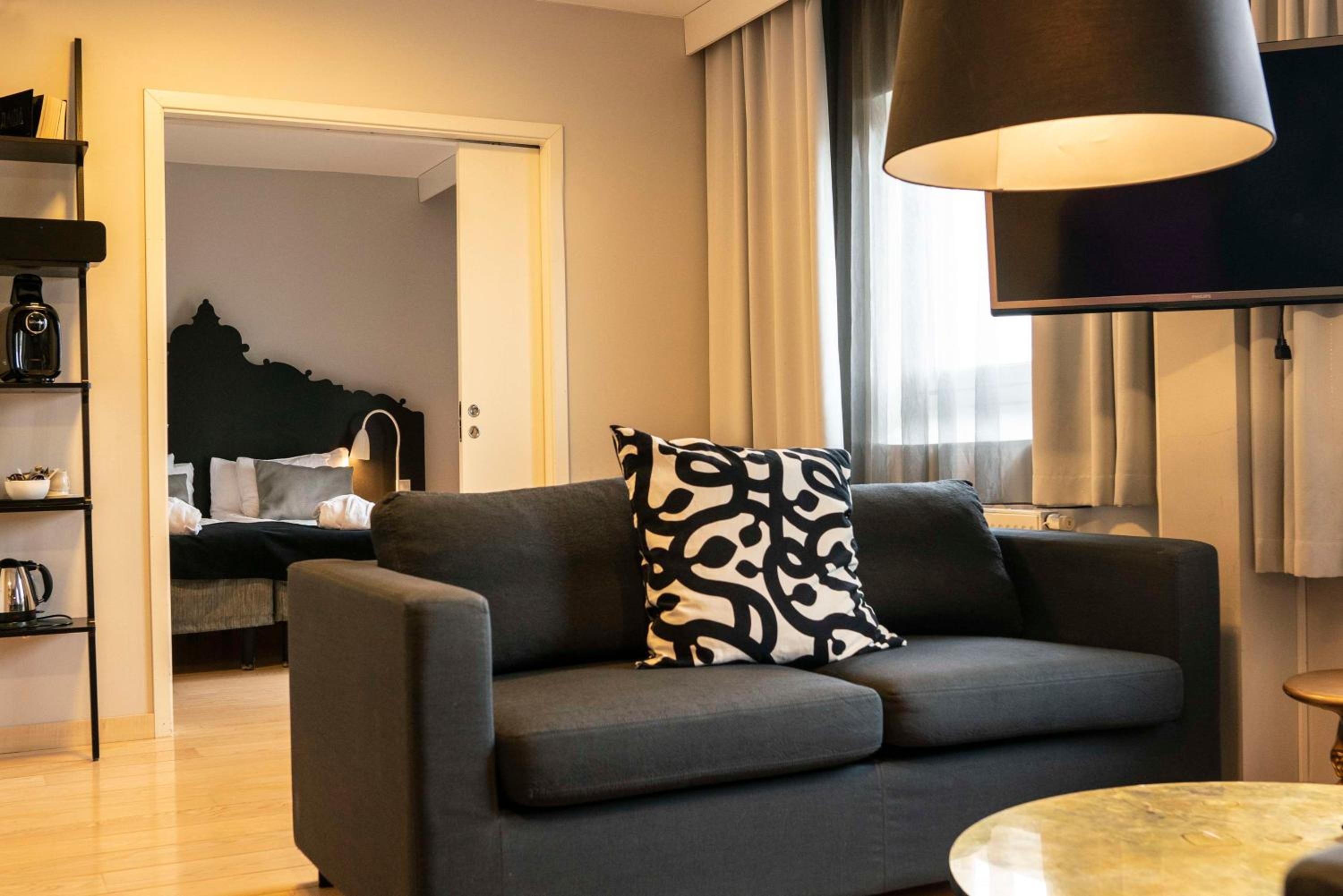 Suite - Photo 3