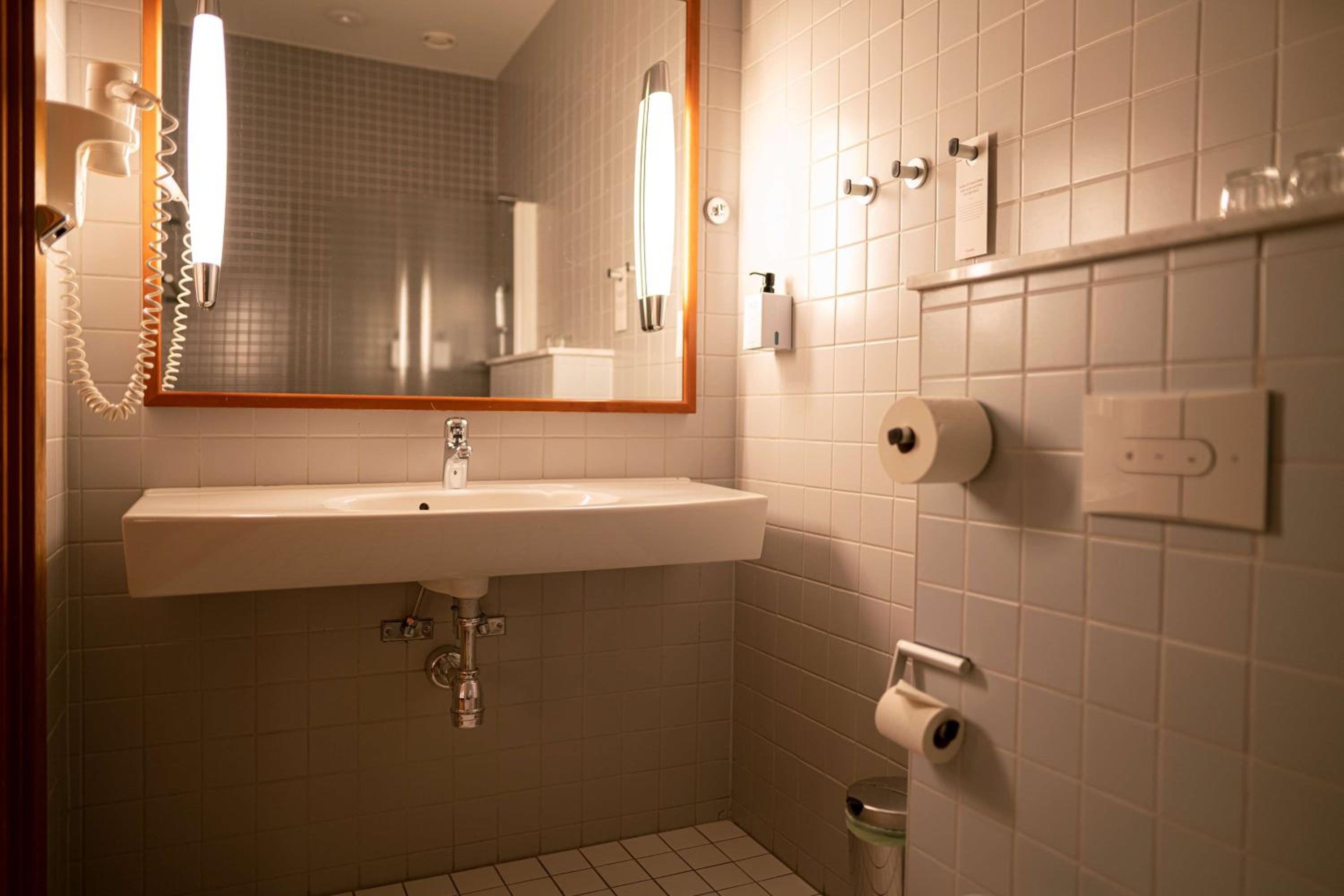 Double Room without Window - Photo 3