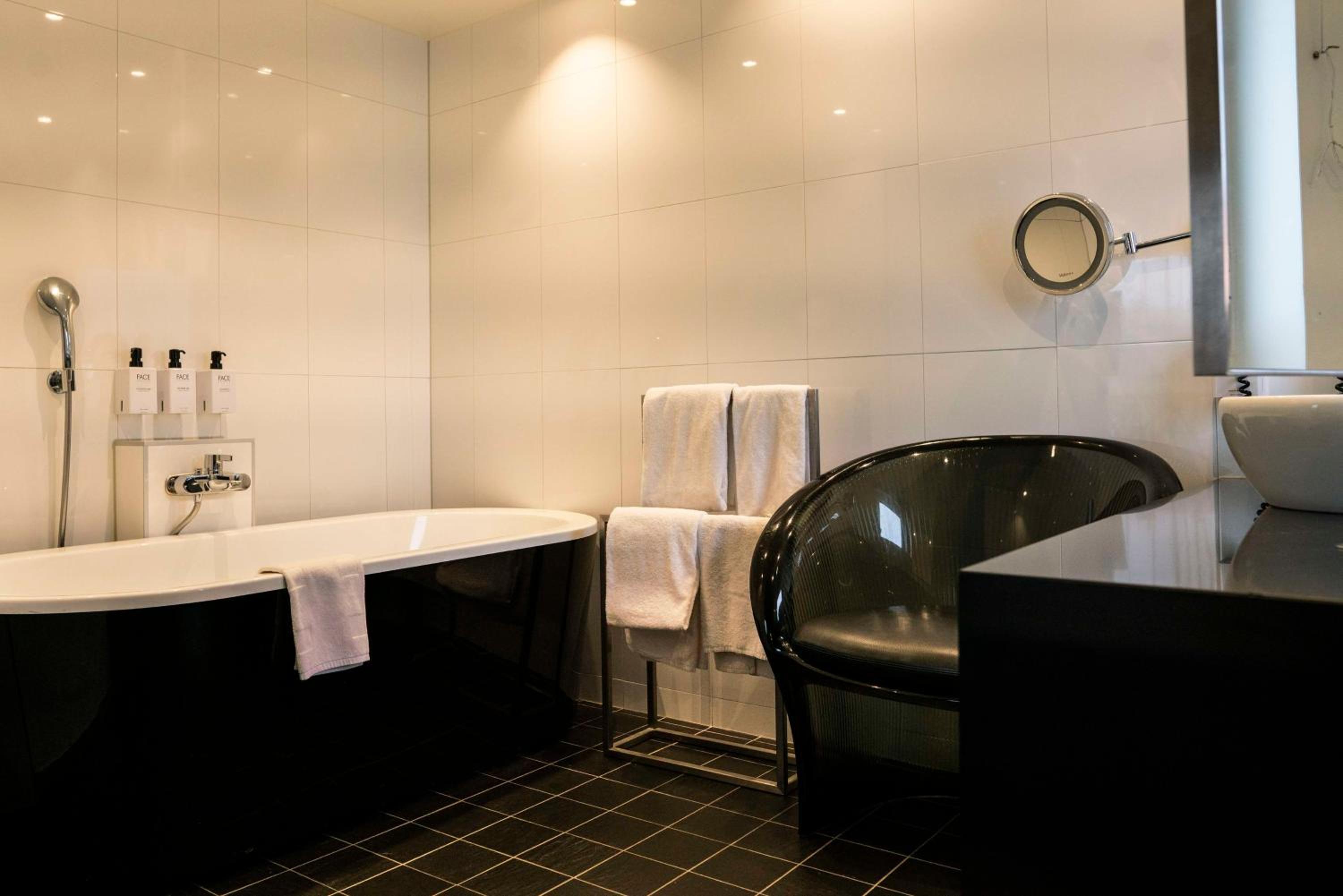Suite - Photo 6