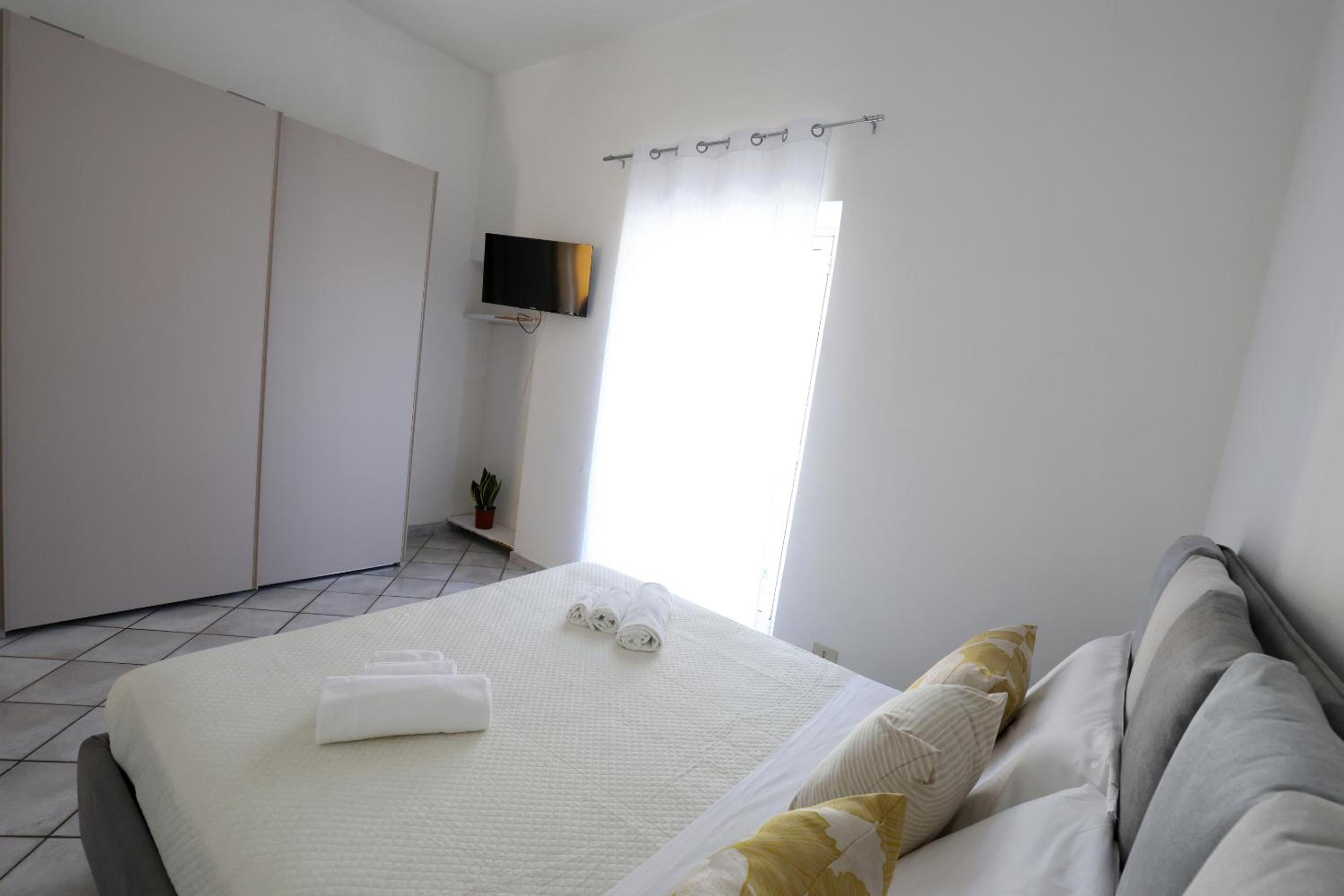 One-Bedroom Apartment with Balcony photo 1