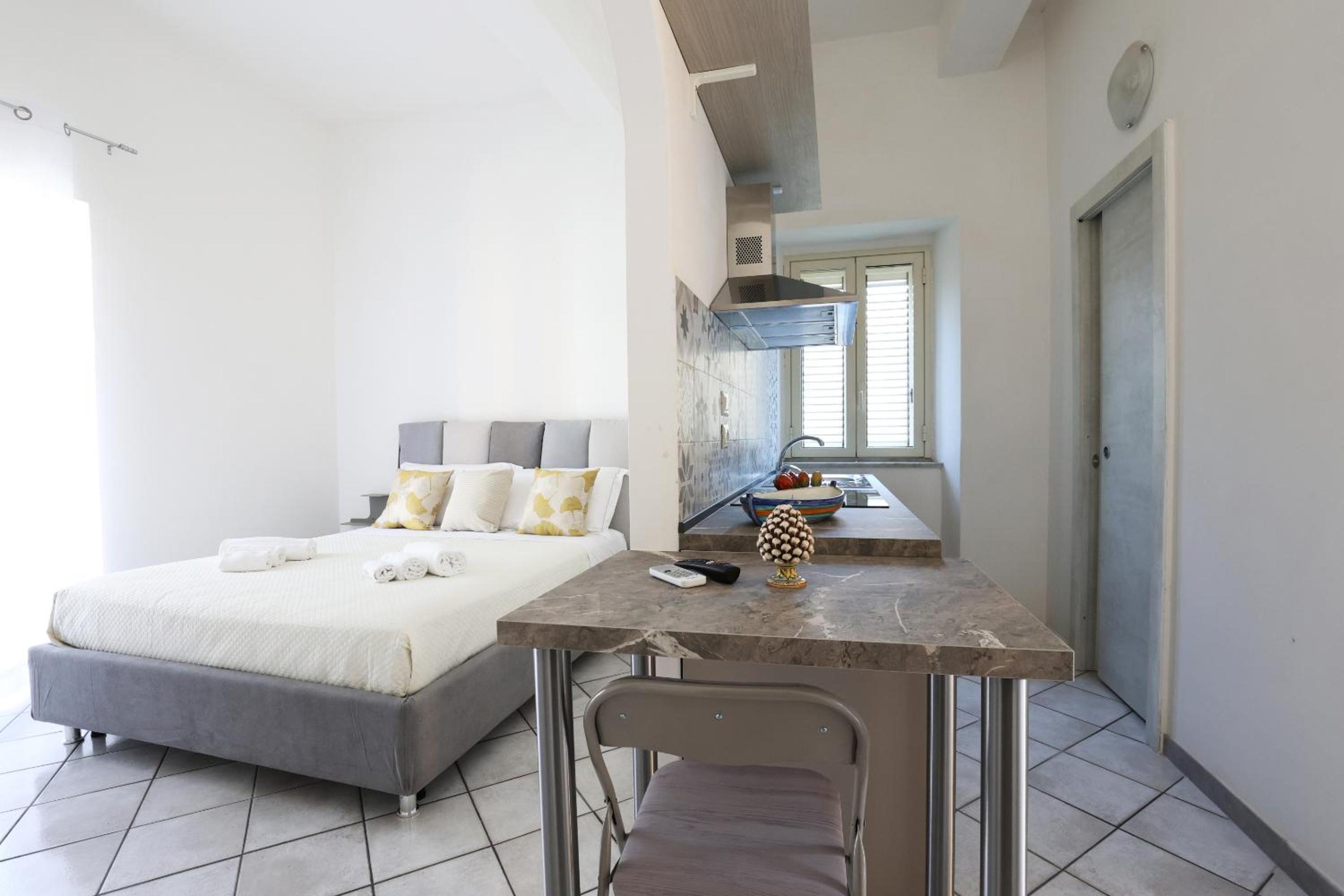 One-Bedroom Apartment with Balcony photo 3
